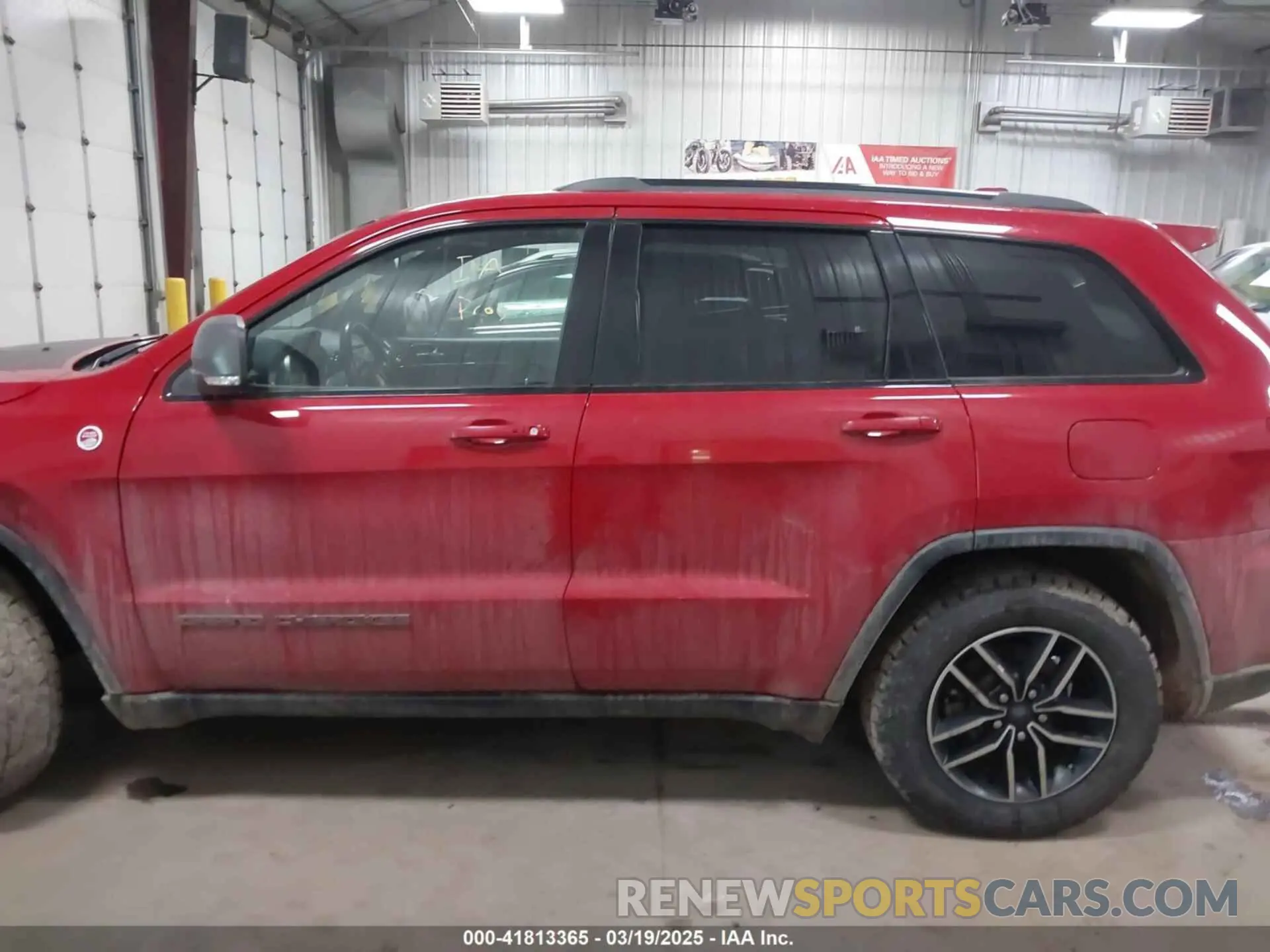 14 Photograph of a damaged car 1C4RJFLG2KC539639 JEEP GRAND CHEROKEE 2019