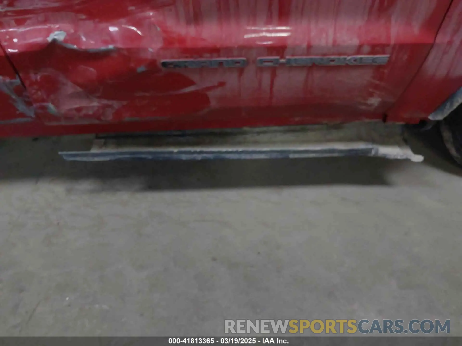 20 Photograph of a damaged car 1C4RJFLG2KC539639 JEEP GRAND CHEROKEE 2019