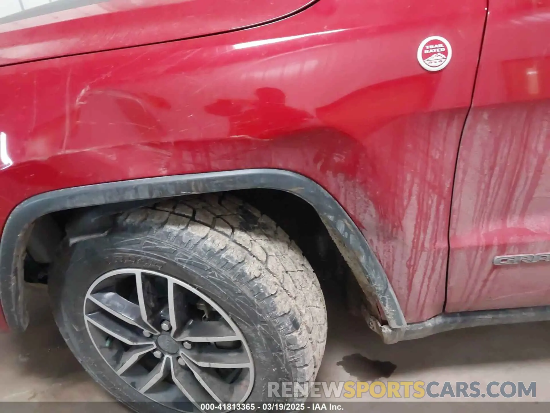 21 Photograph of a damaged car 1C4RJFLG2KC539639 JEEP GRAND CHEROKEE 2019