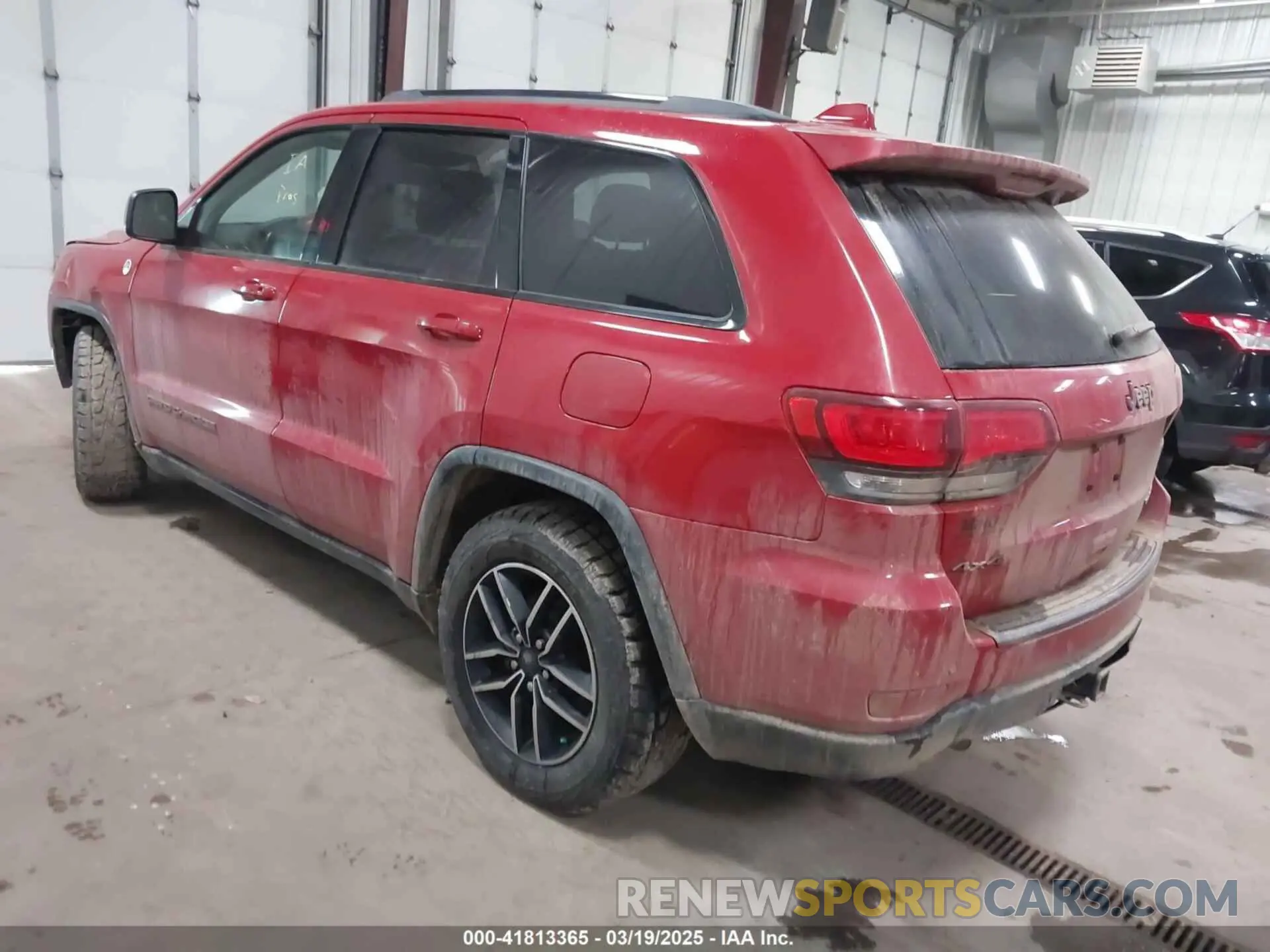3 Photograph of a damaged car 1C4RJFLG2KC539639 JEEP GRAND CHEROKEE 2019