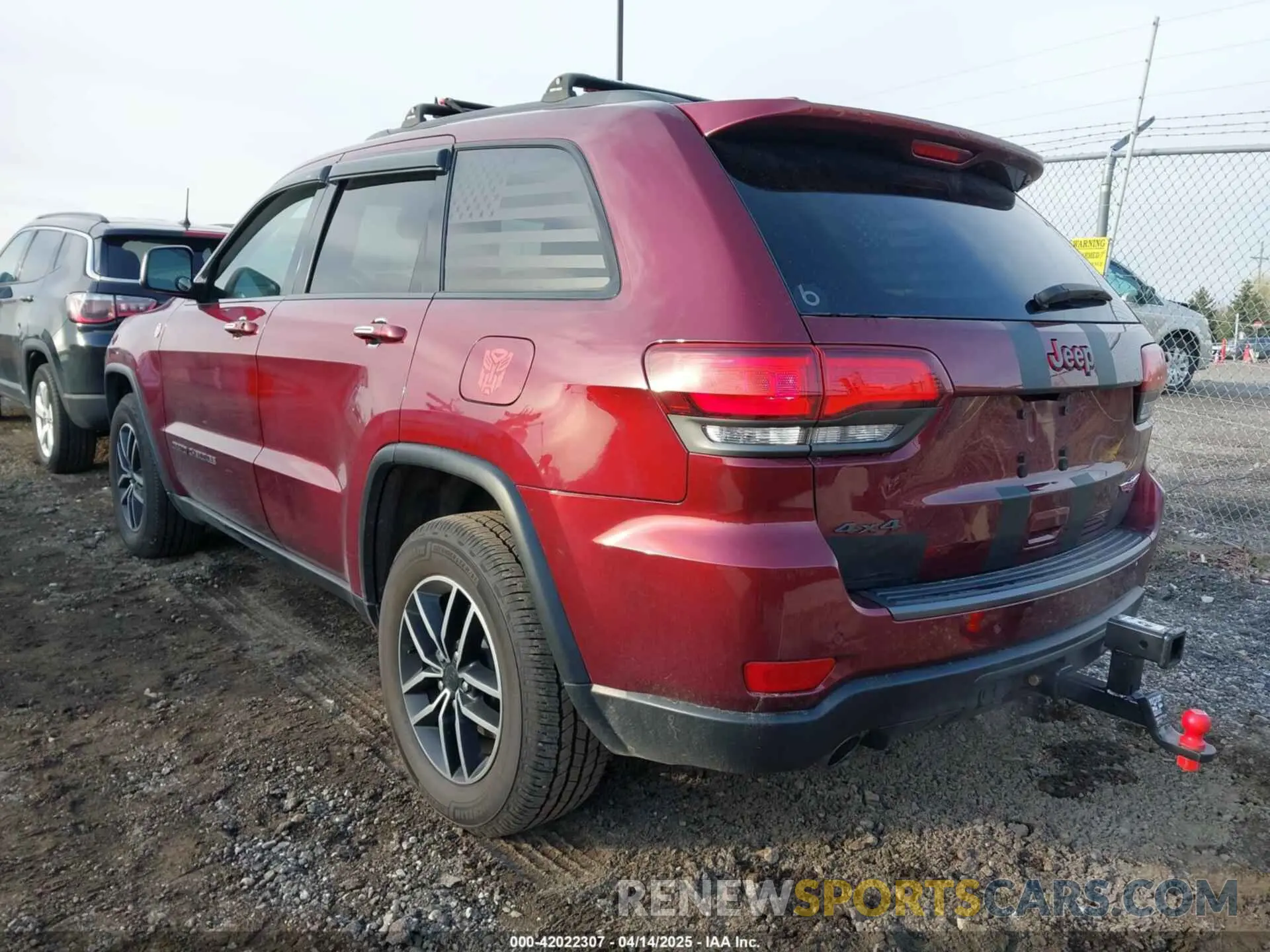 3 Photograph of a damaged car 1C4RJFLG3KC590342 JEEP GRAND CHEROKEE 2019