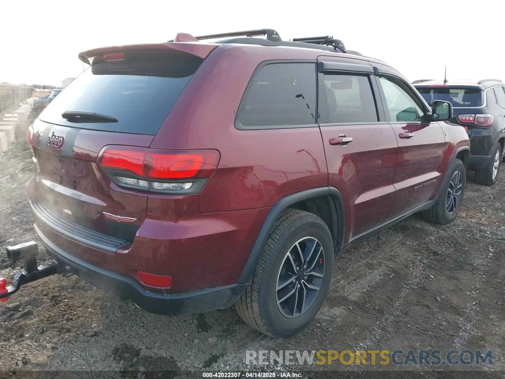 4 Photograph of a damaged car 1C4RJFLG3KC590342 JEEP GRAND CHEROKEE 2019