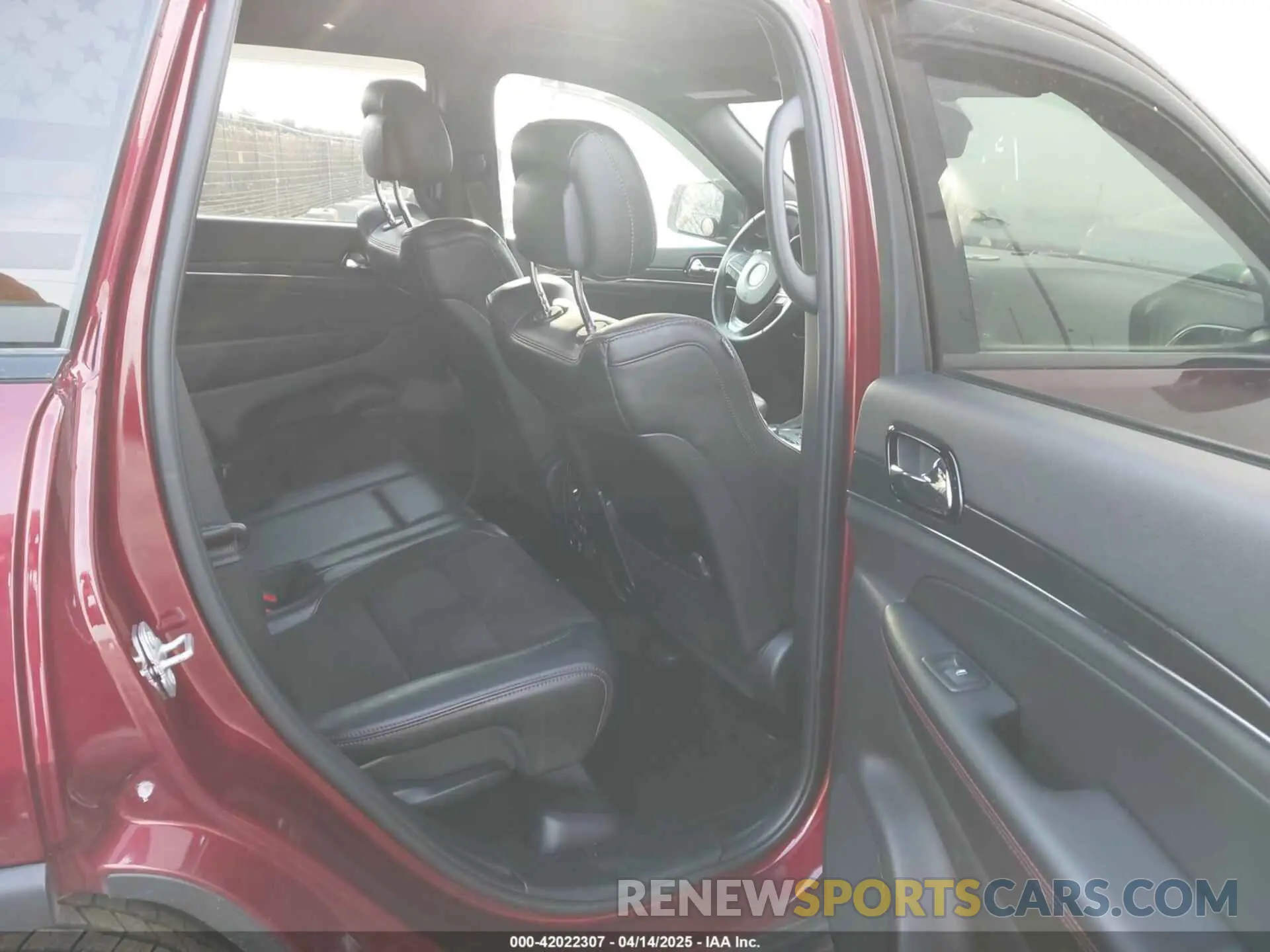 8 Photograph of a damaged car 1C4RJFLG3KC590342 JEEP GRAND CHEROKEE 2019