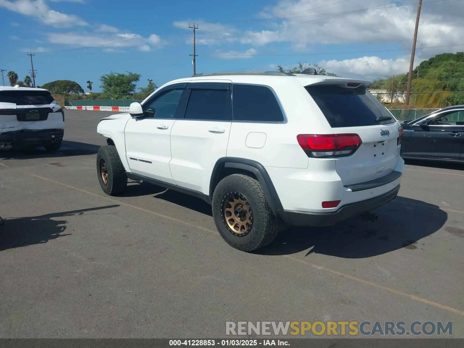 3 Photograph of a damaged car 1C4RJEAG0LC113446 JEEP GRAND CHEROKEE 2020