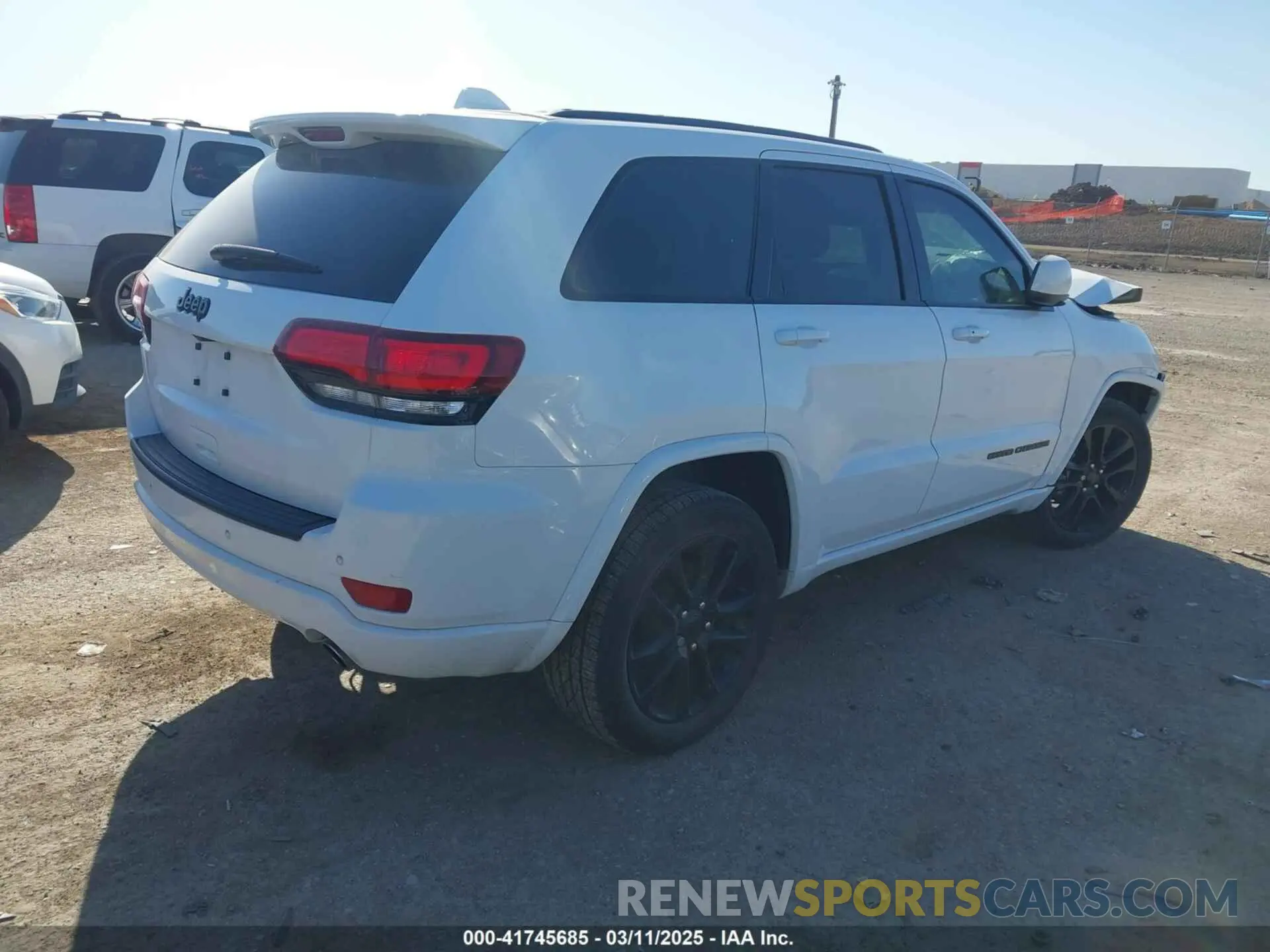 4 Photograph of a damaged car 1C4RJEAG0LC370994 JEEP GRAND CHEROKEE 2020