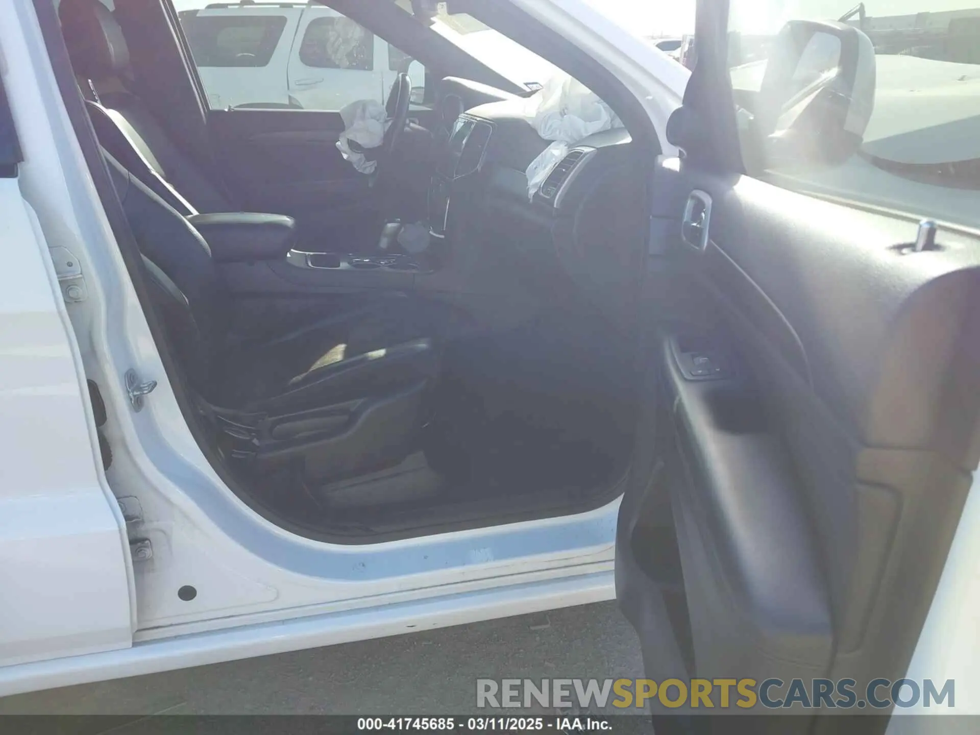 5 Photograph of a damaged car 1C4RJEAG0LC370994 JEEP GRAND CHEROKEE 2020