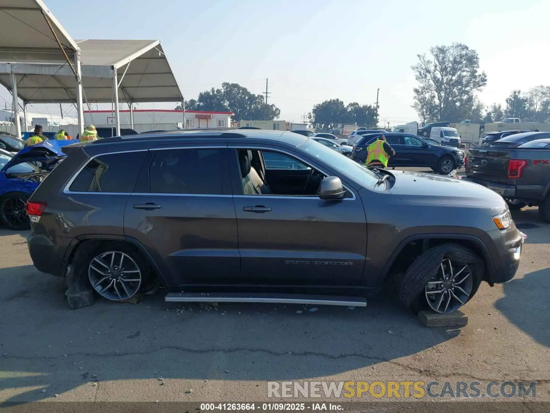 12 Photograph of a damaged car 1C4RJEAG1LC106098 JEEP GRAND CHEROKEE 2020