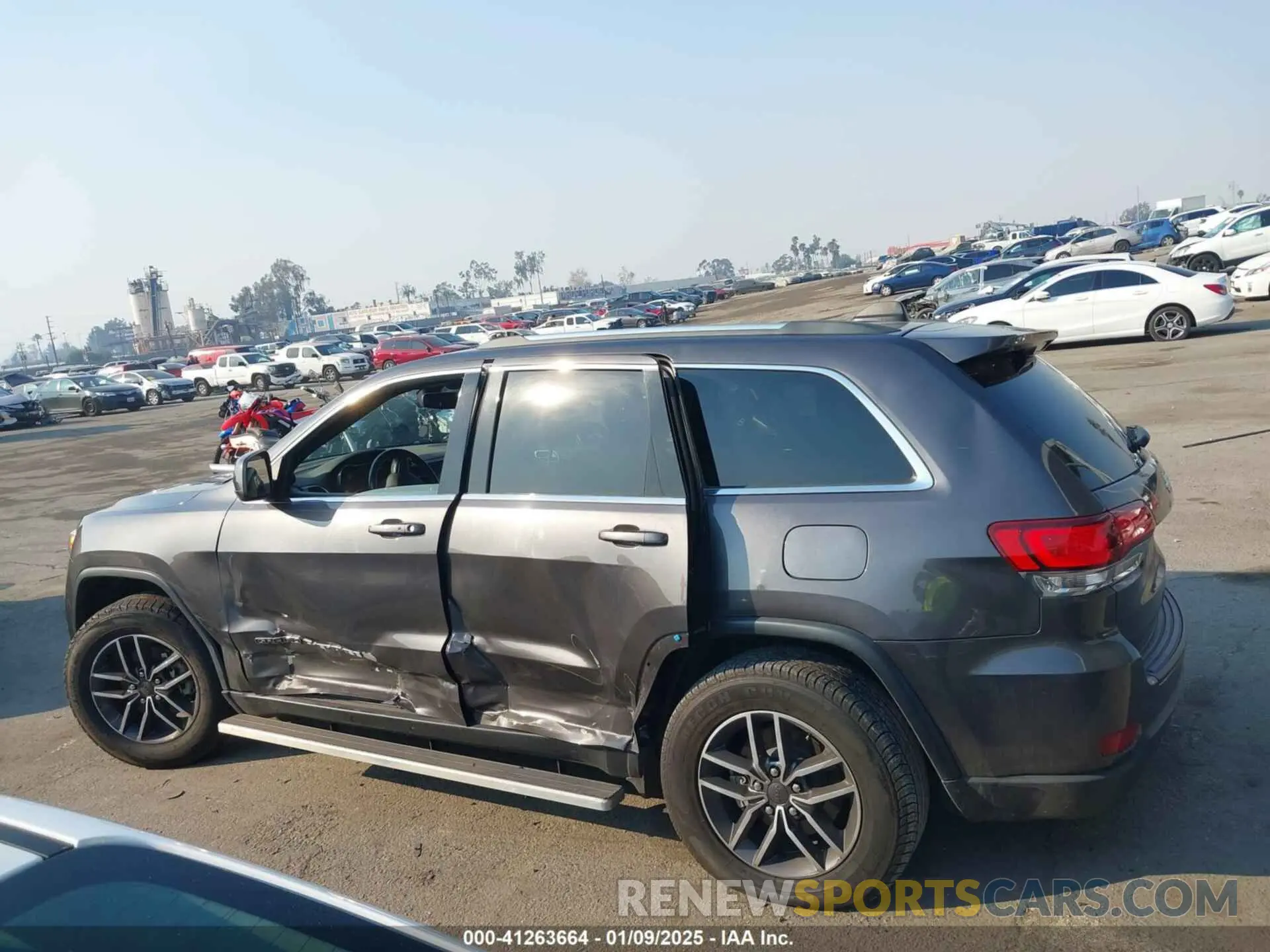 13 Photograph of a damaged car 1C4RJEAG1LC106098 JEEP GRAND CHEROKEE 2020