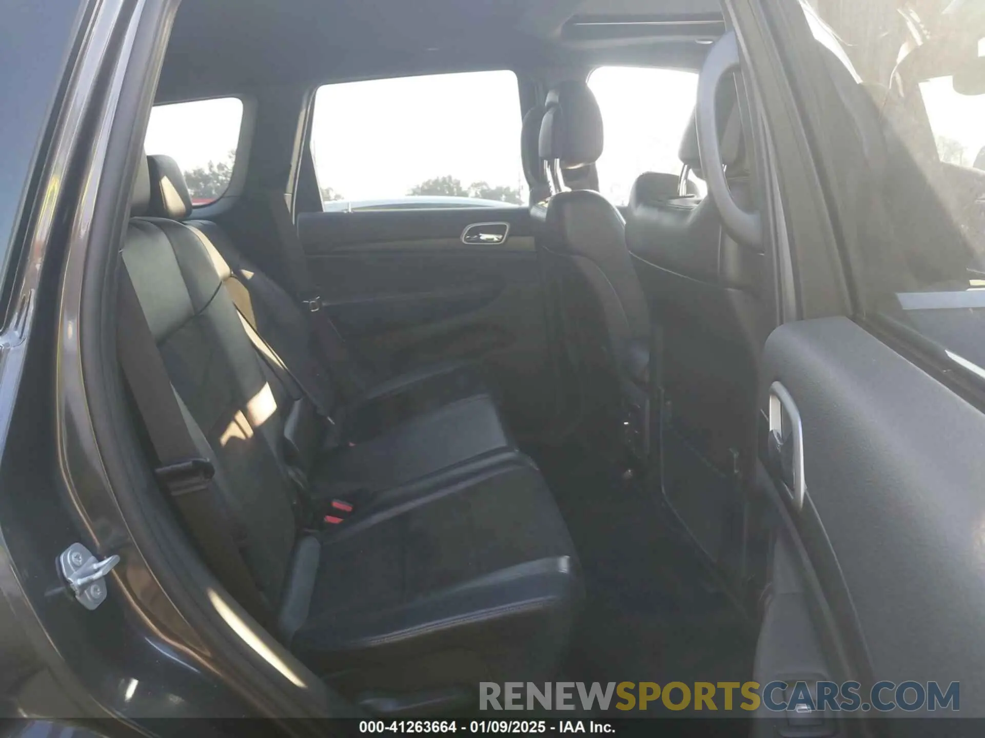 8 Photograph of a damaged car 1C4RJEAG1LC106098 JEEP GRAND CHEROKEE 2020