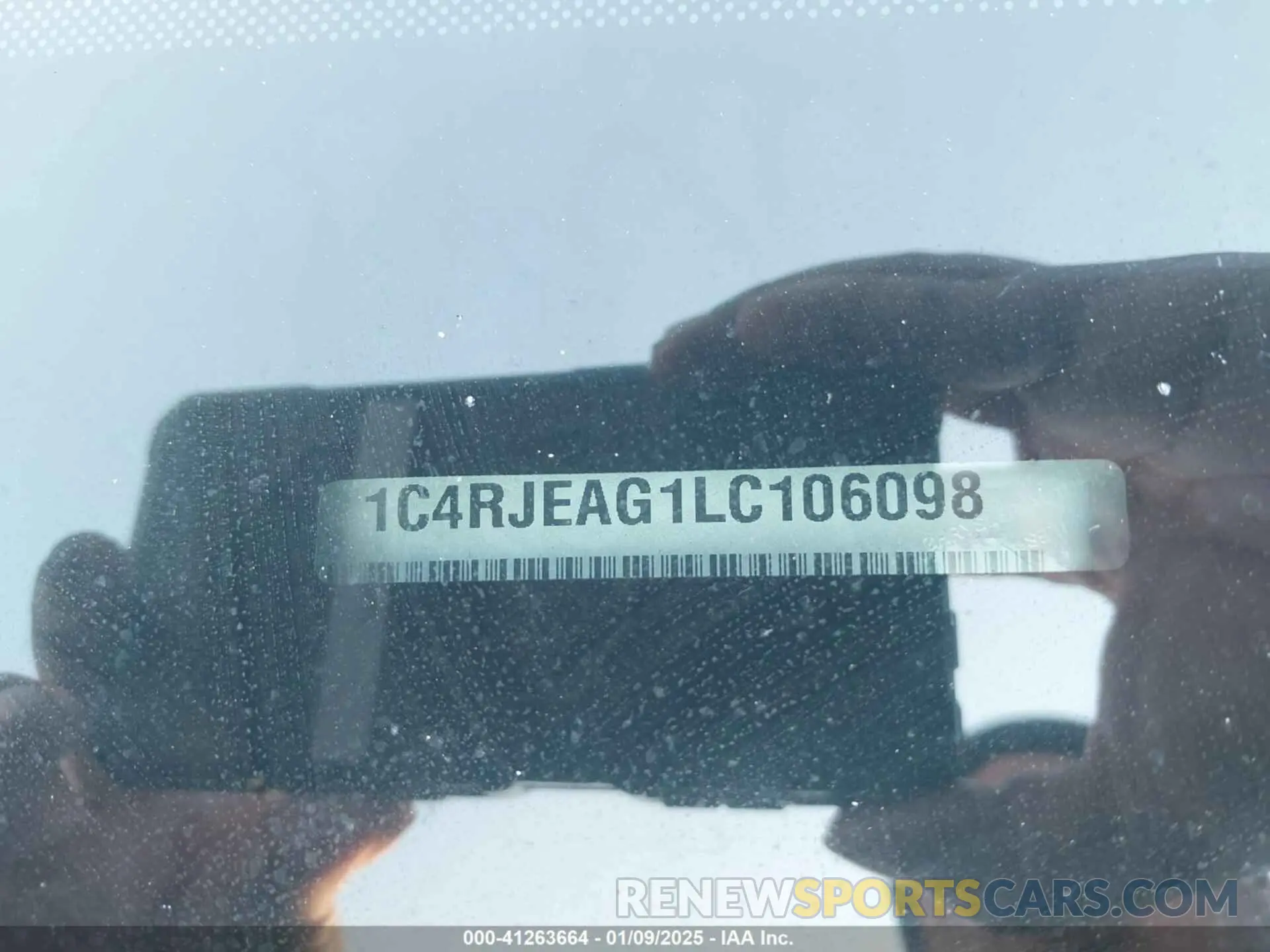 9 Photograph of a damaged car 1C4RJEAG1LC106098 JEEP GRAND CHEROKEE 2020