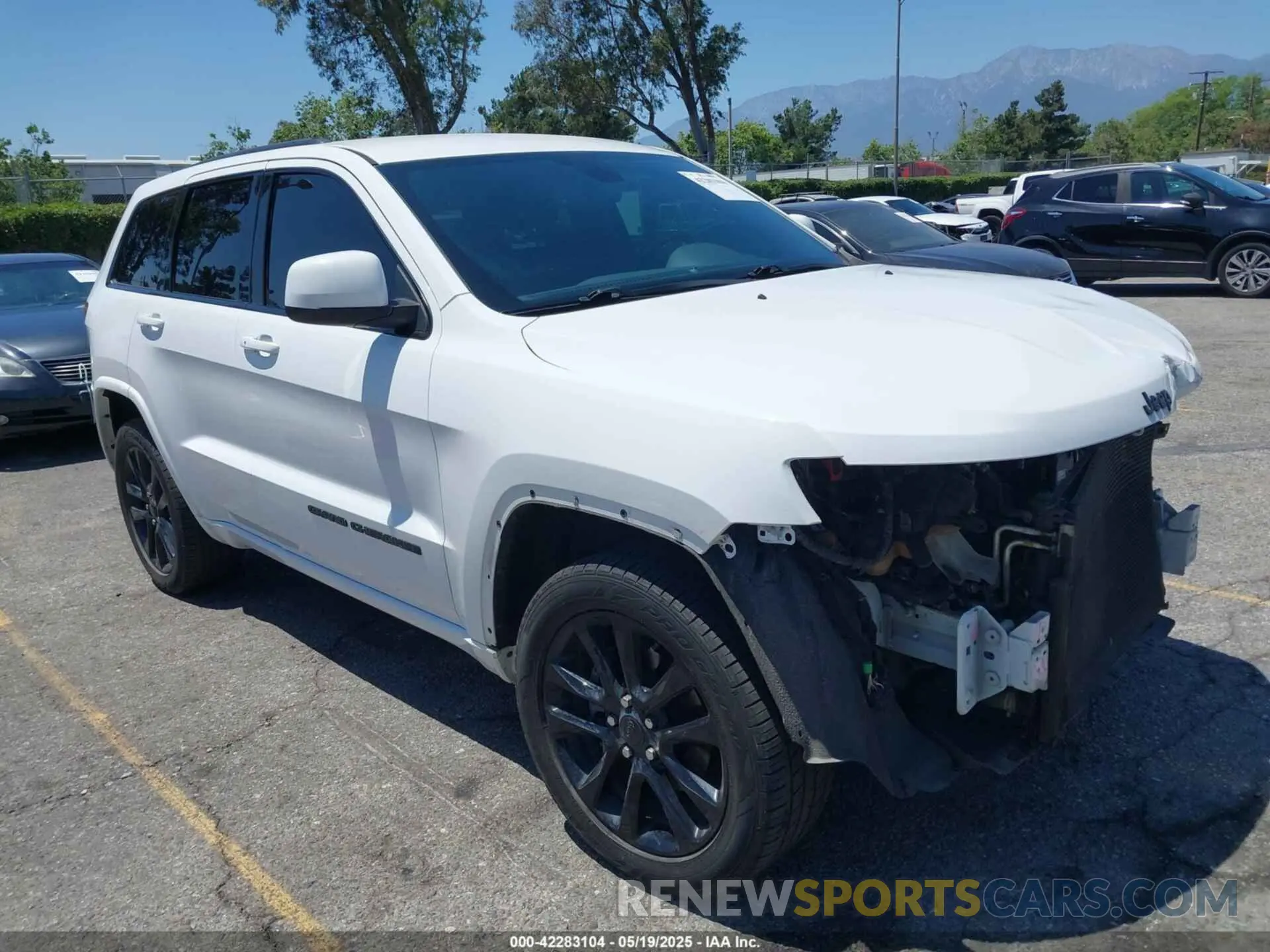 1 Photograph of a damaged car 1C4RJEAG1LC170576 JEEP GRAND CHEROKEE 2020