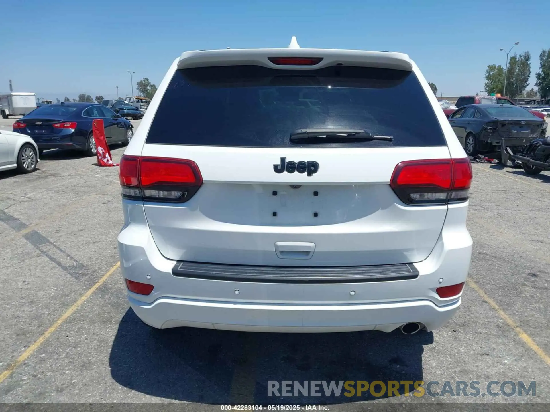 17 Photograph of a damaged car 1C4RJEAG1LC170576 JEEP GRAND CHEROKEE 2020
