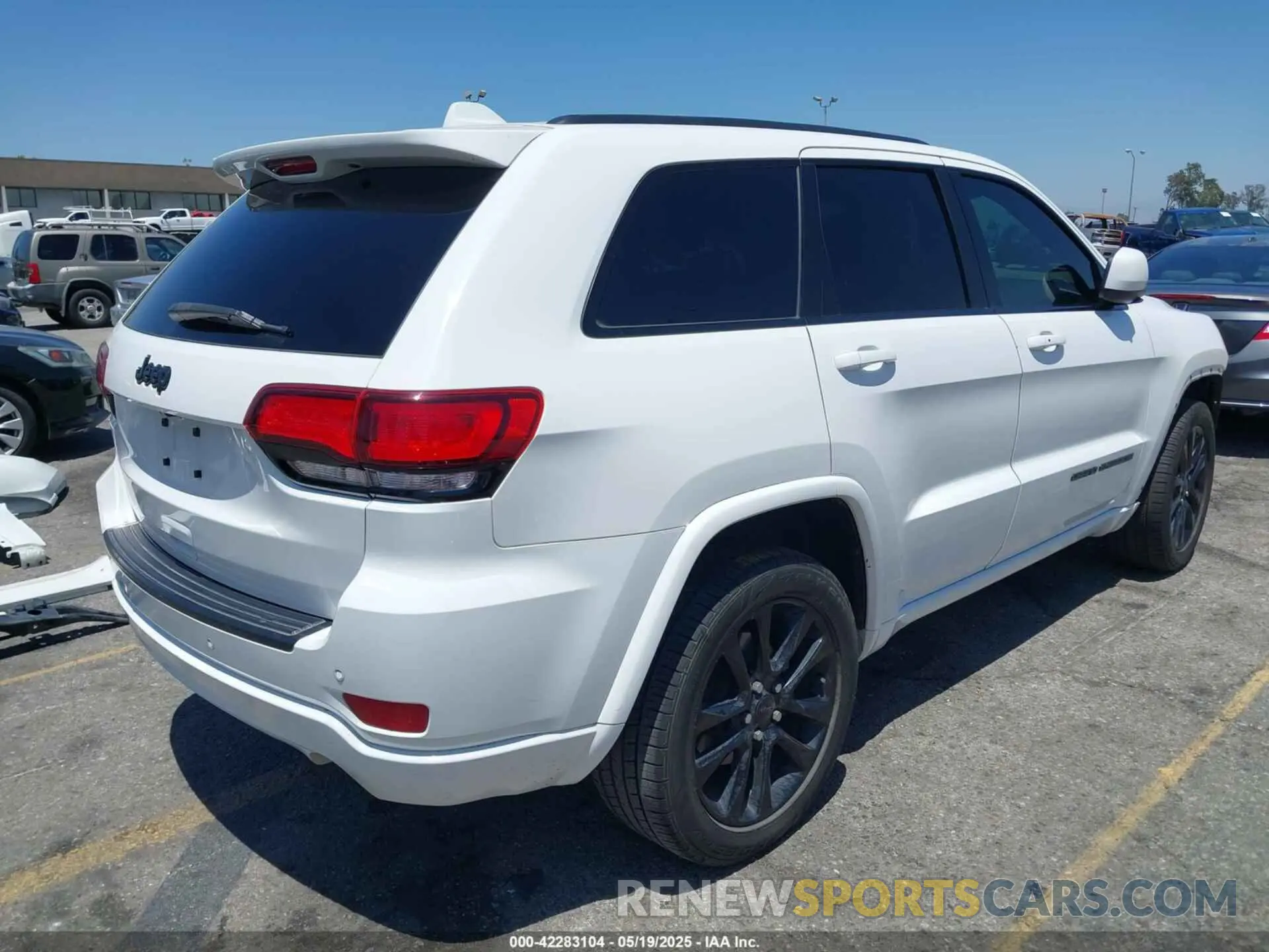 4 Photograph of a damaged car 1C4RJEAG1LC170576 JEEP GRAND CHEROKEE 2020