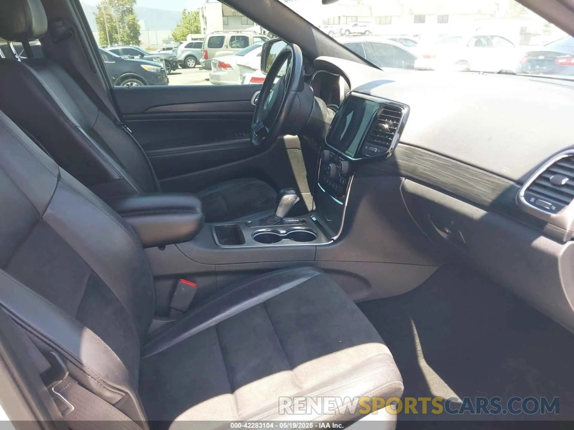 5 Photograph of a damaged car 1C4RJEAG1LC170576 JEEP GRAND CHEROKEE 2020