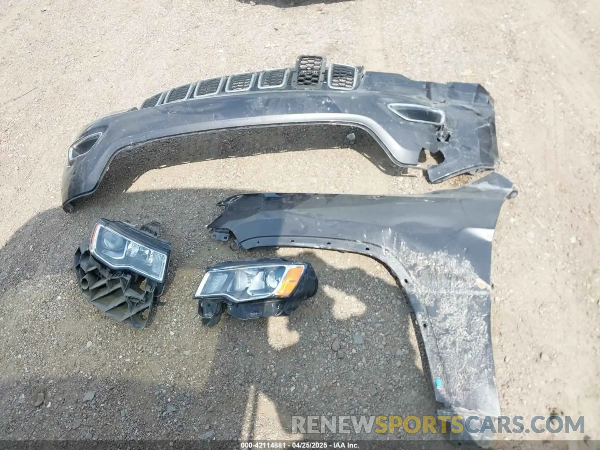 12 Photograph of a damaged car 1C4RJEAG2LC284912 JEEP GRAND CHEROKEE 2020