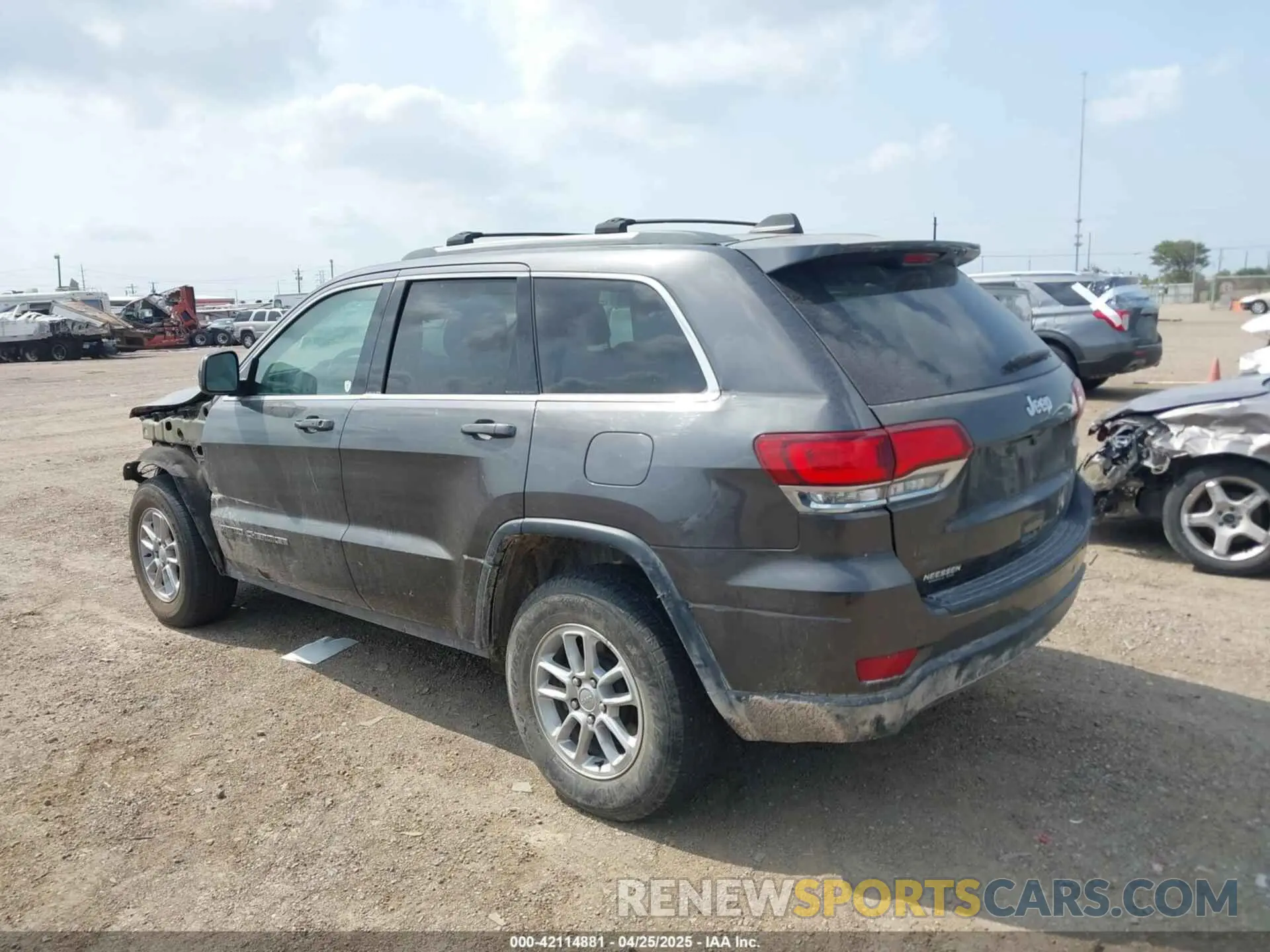 15 Photograph of a damaged car 1C4RJEAG2LC284912 JEEP GRAND CHEROKEE 2020