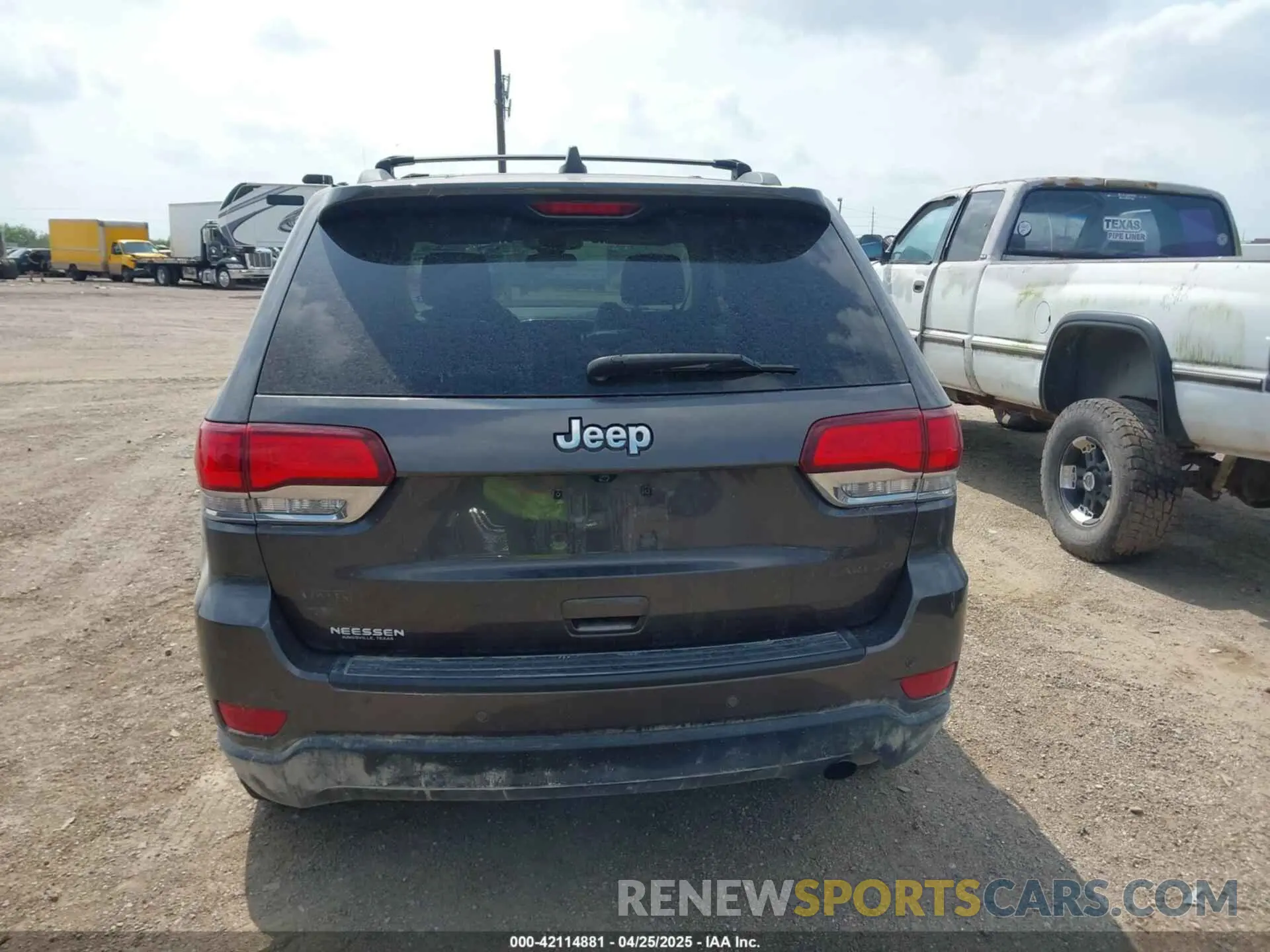 17 Photograph of a damaged car 1C4RJEAG2LC284912 JEEP GRAND CHEROKEE 2020