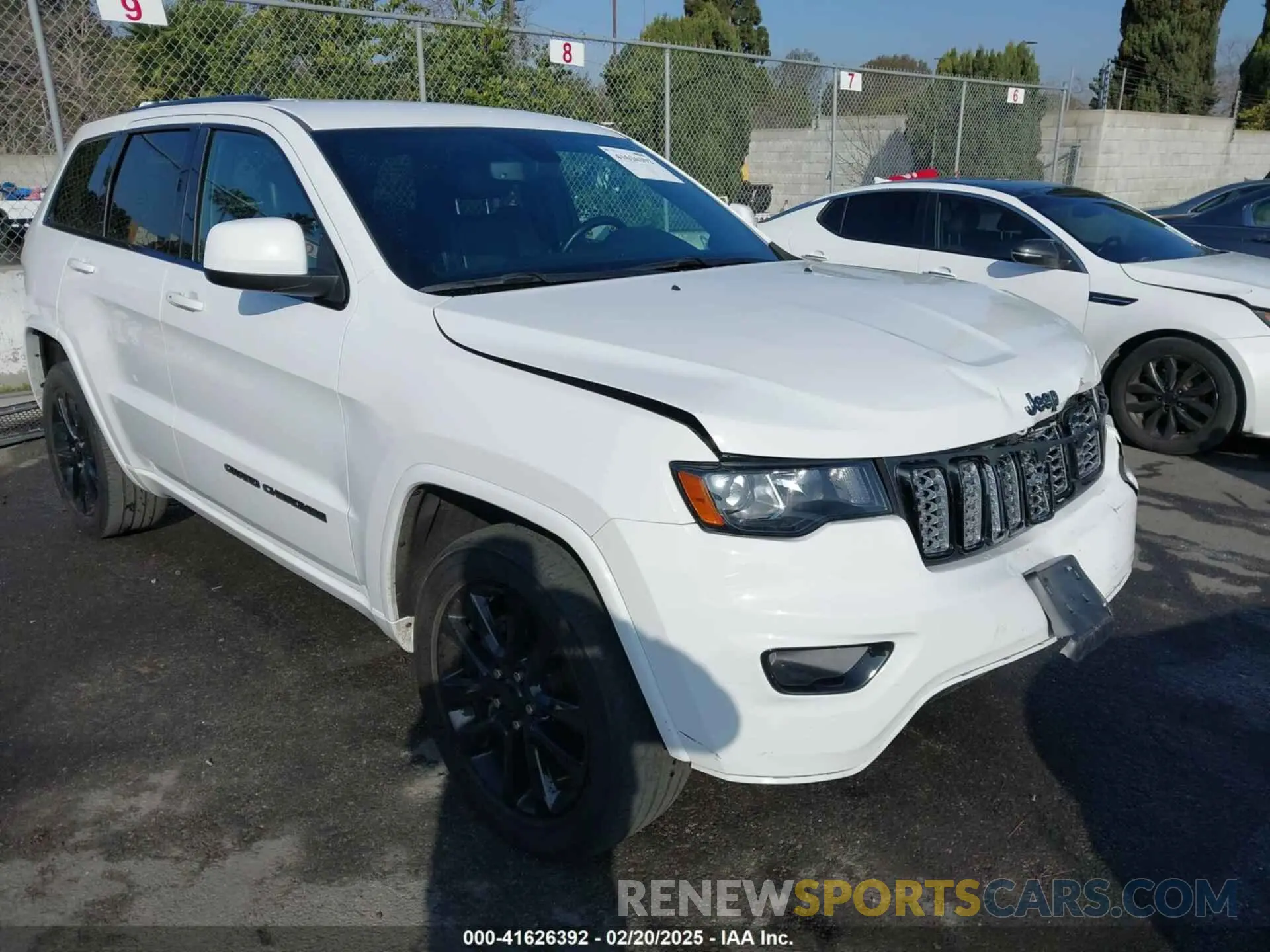 1 Photograph of a damaged car 1C4RJEAG2LC306195 JEEP GRAND CHEROKEE 2020