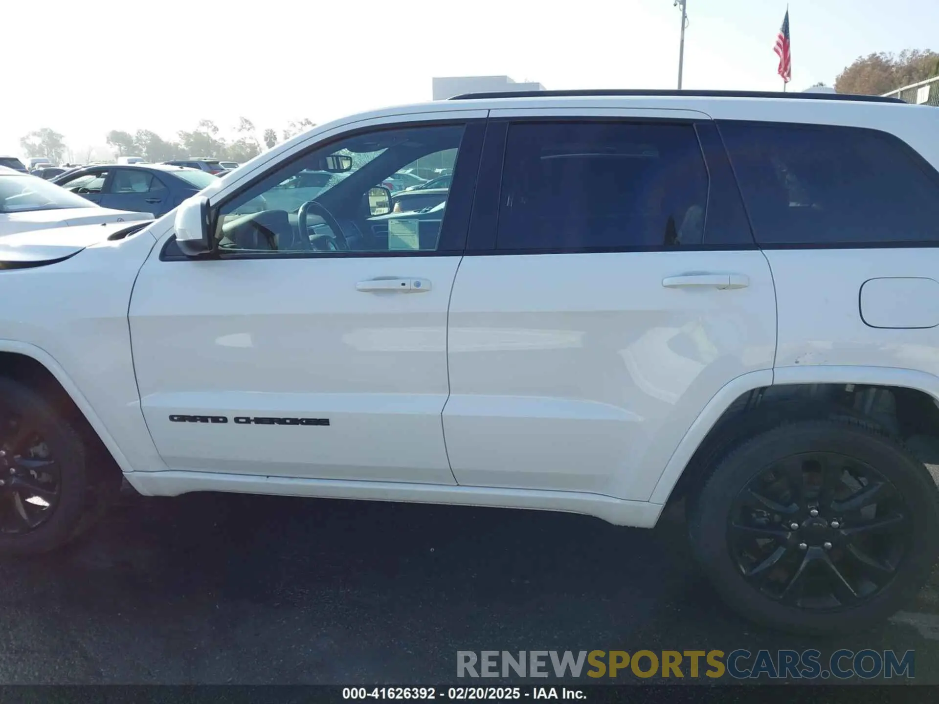 15 Photograph of a damaged car 1C4RJEAG2LC306195 JEEP GRAND CHEROKEE 2020