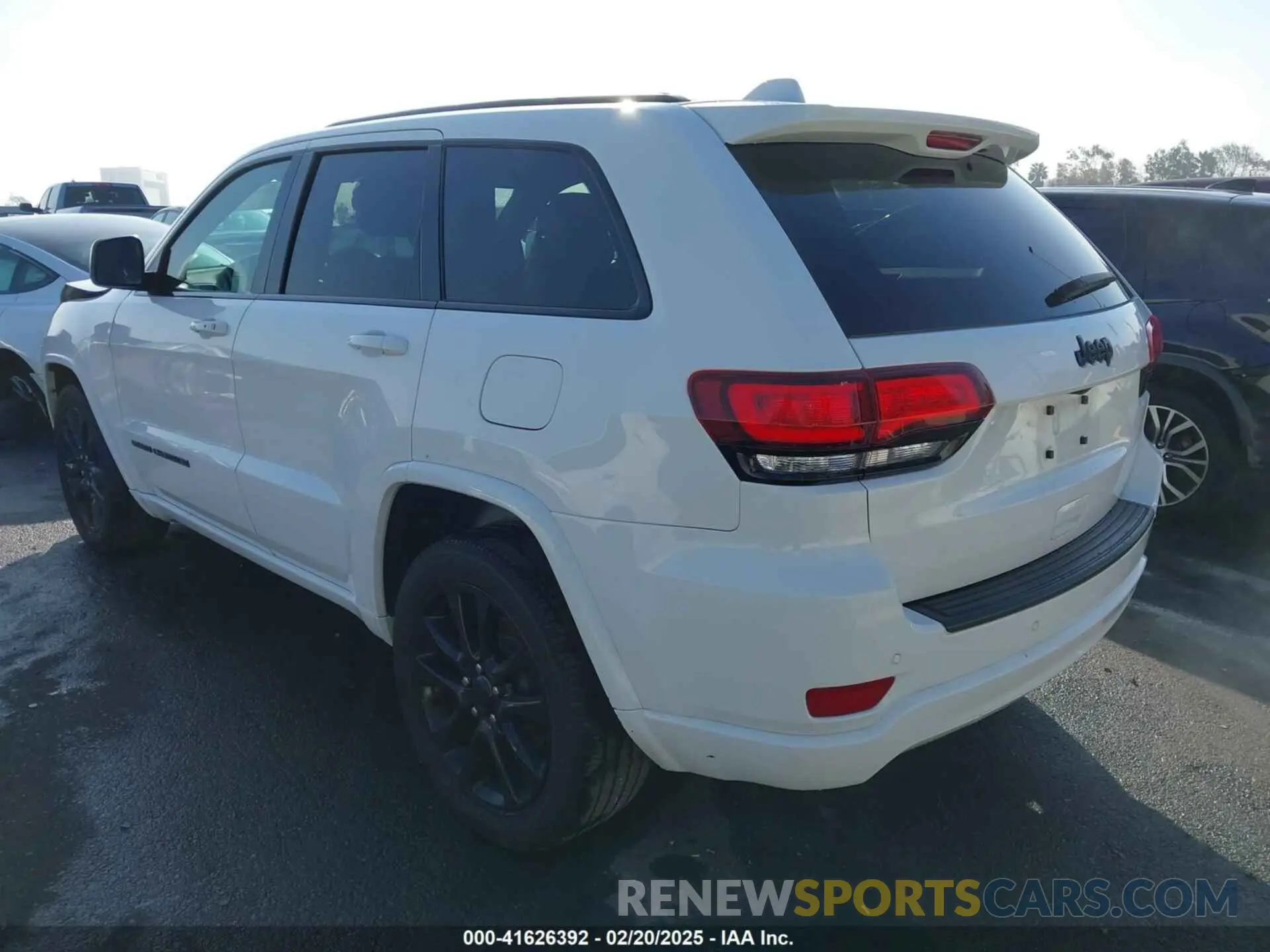 3 Photograph of a damaged car 1C4RJEAG2LC306195 JEEP GRAND CHEROKEE 2020