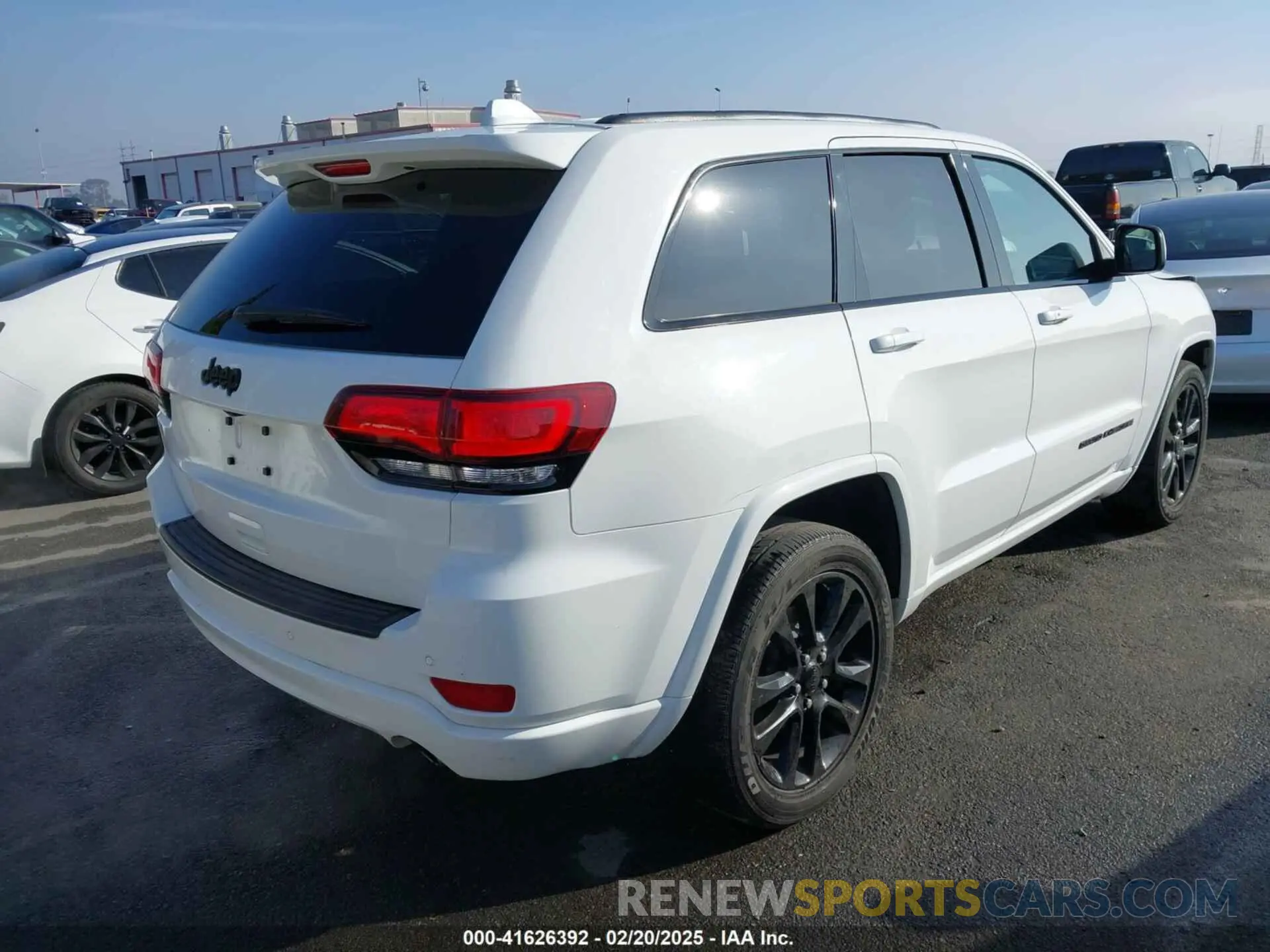 4 Photograph of a damaged car 1C4RJEAG2LC306195 JEEP GRAND CHEROKEE 2020