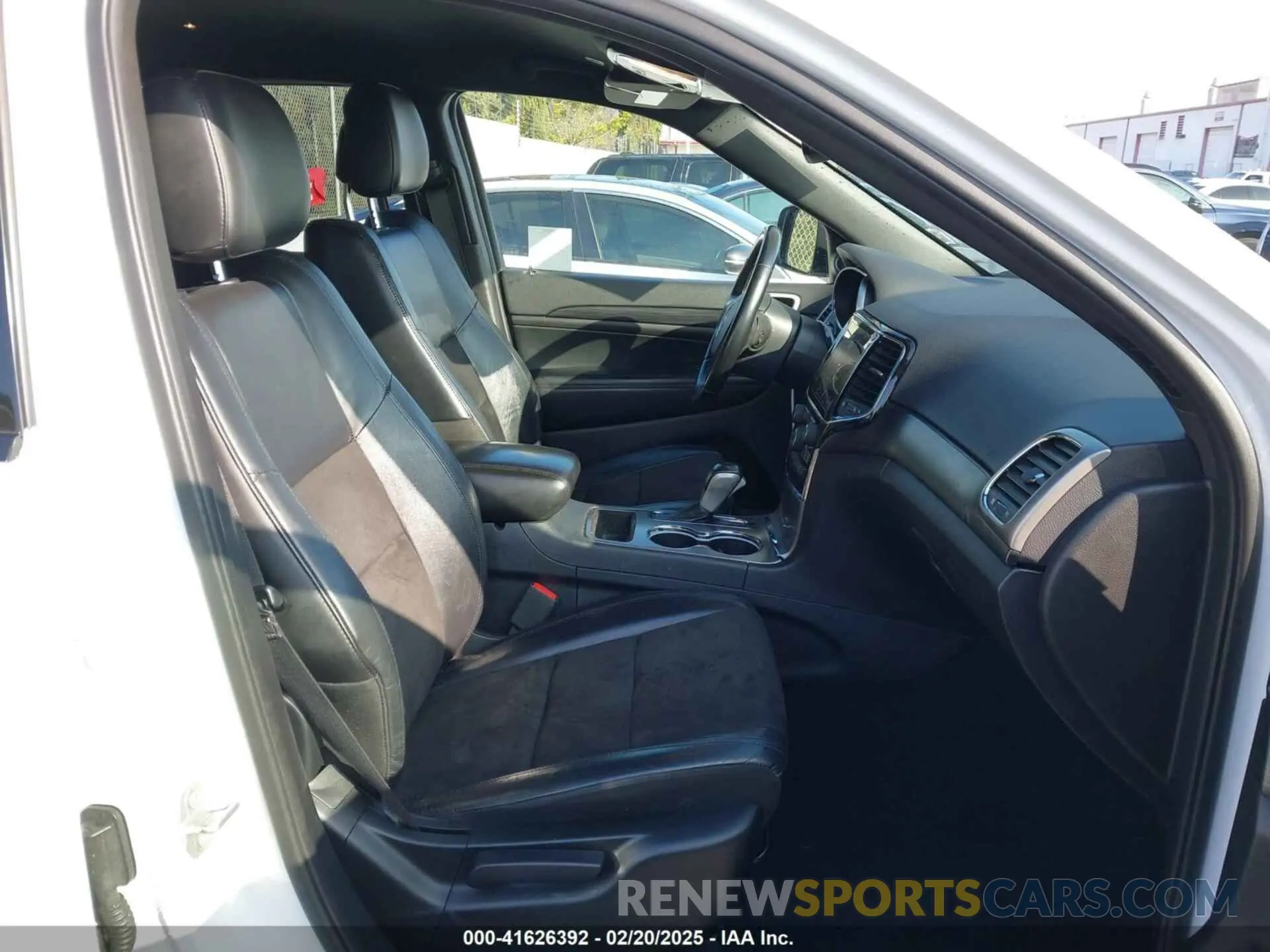 5 Photograph of a damaged car 1C4RJEAG2LC306195 JEEP GRAND CHEROKEE 2020