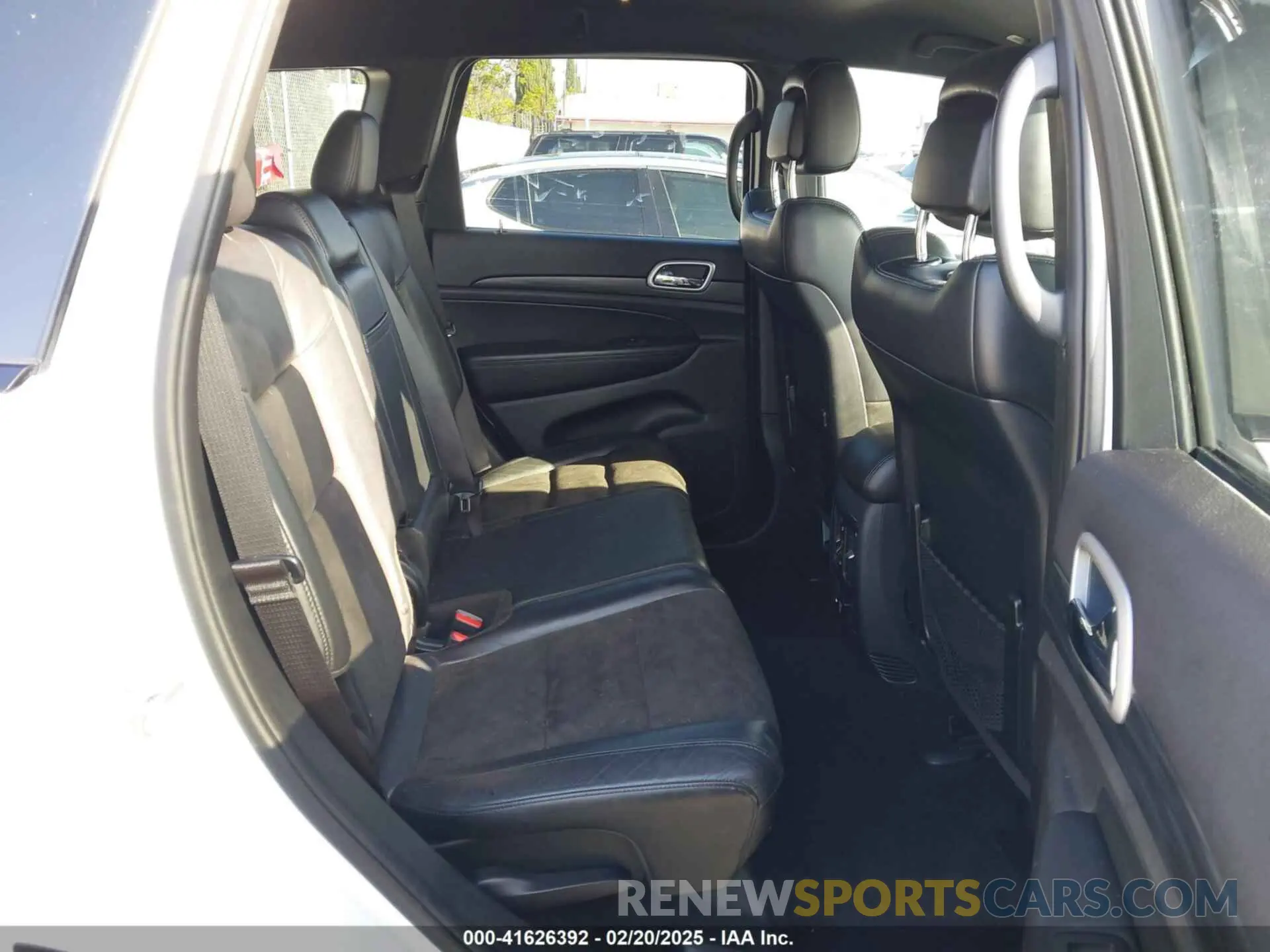 8 Photograph of a damaged car 1C4RJEAG2LC306195 JEEP GRAND CHEROKEE 2020