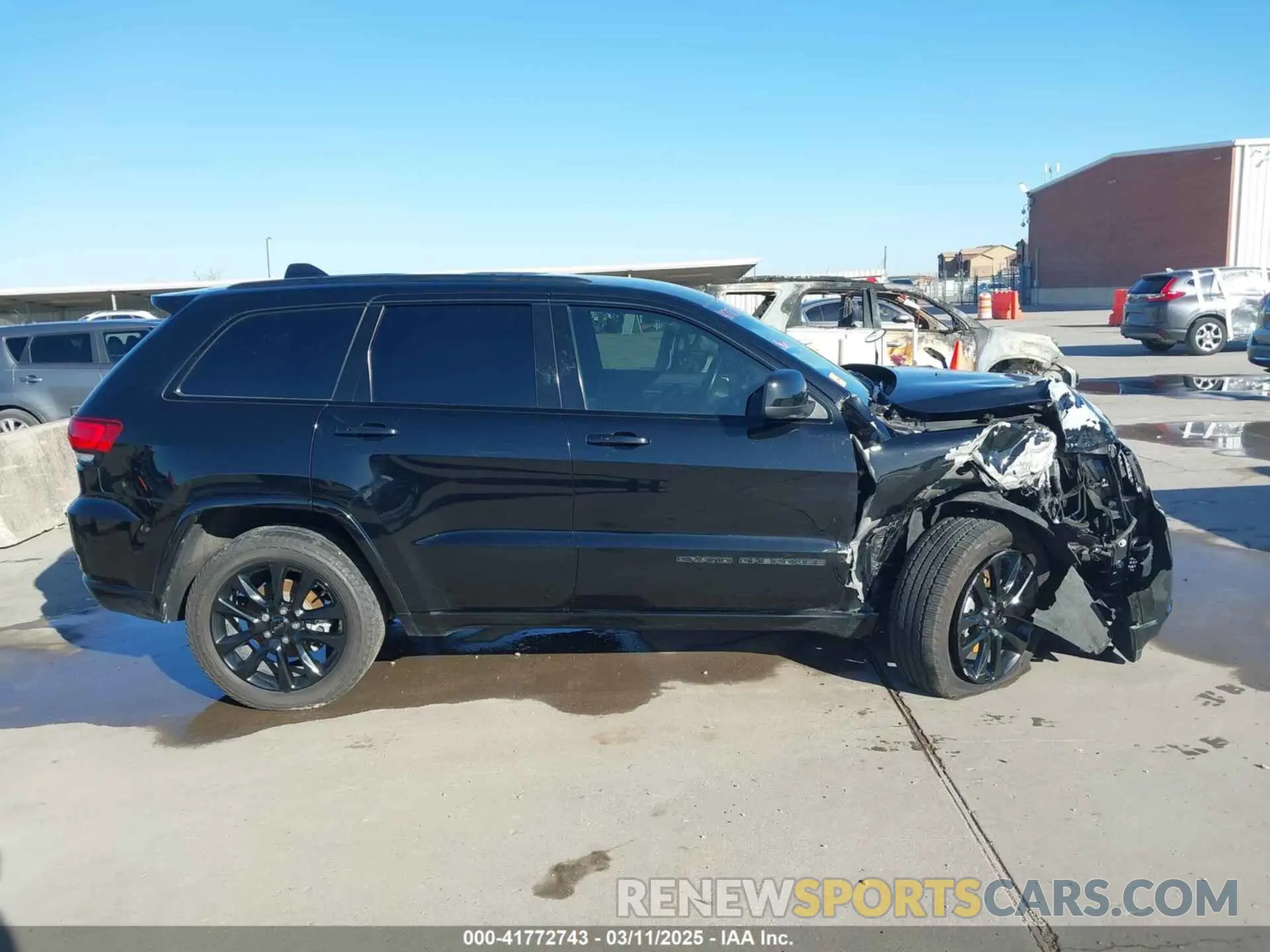 13 Photograph of a damaged car 1C4RJEAG2LC392639 JEEP GRAND CHEROKEE 2020