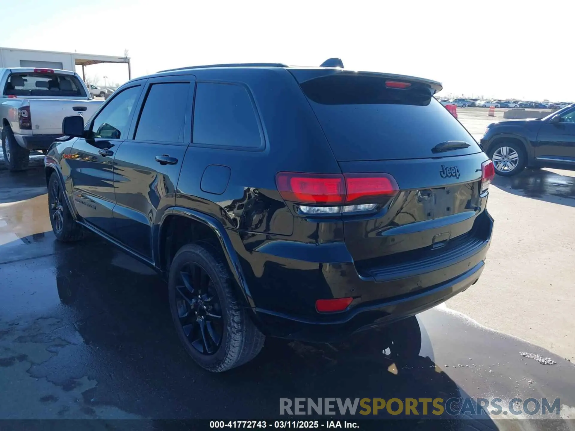 3 Photograph of a damaged car 1C4RJEAG2LC392639 JEEP GRAND CHEROKEE 2020