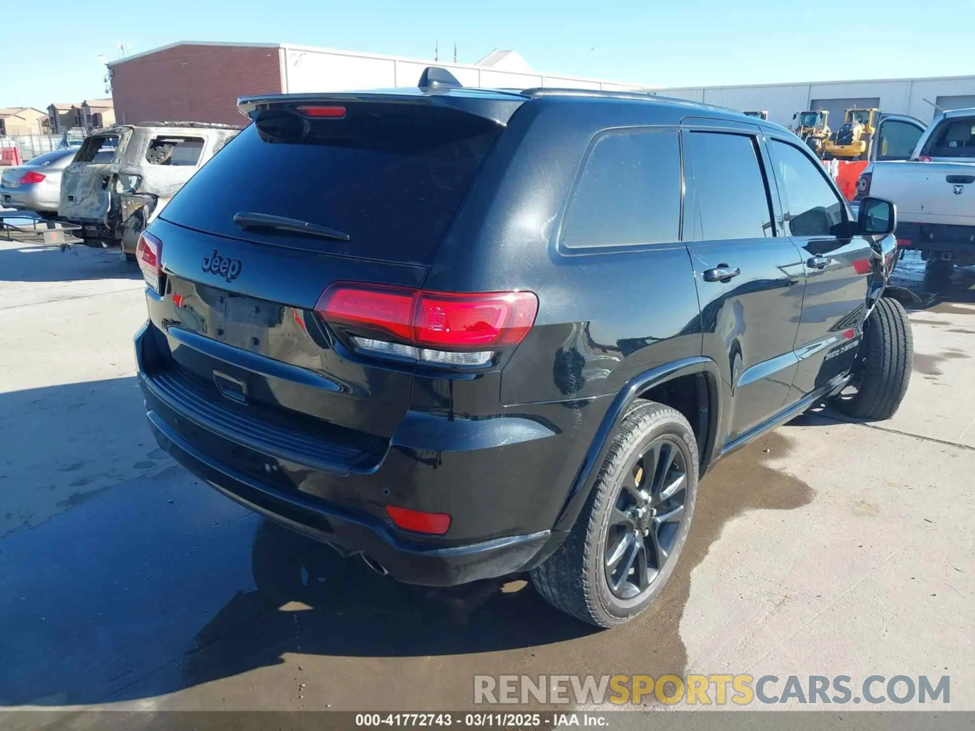 4 Photograph of a damaged car 1C4RJEAG2LC392639 JEEP GRAND CHEROKEE 2020