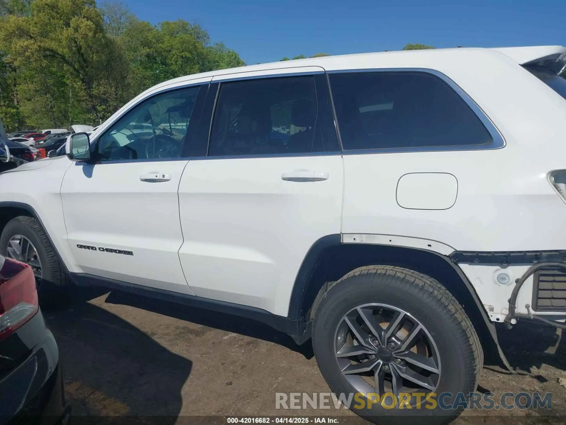 14 Photograph of a damaged car 1C4RJEAG3LC170515 JEEP GRAND CHEROKEE 2020