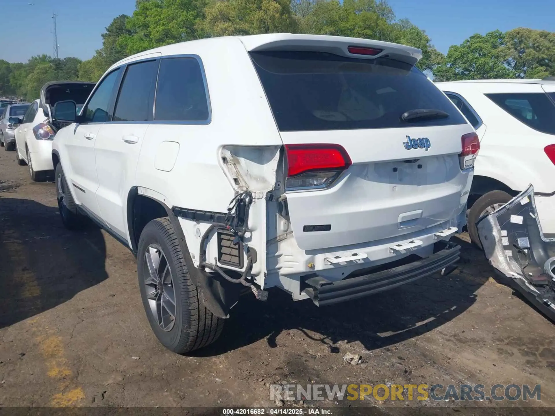 3 Photograph of a damaged car 1C4RJEAG3LC170515 JEEP GRAND CHEROKEE 2020
