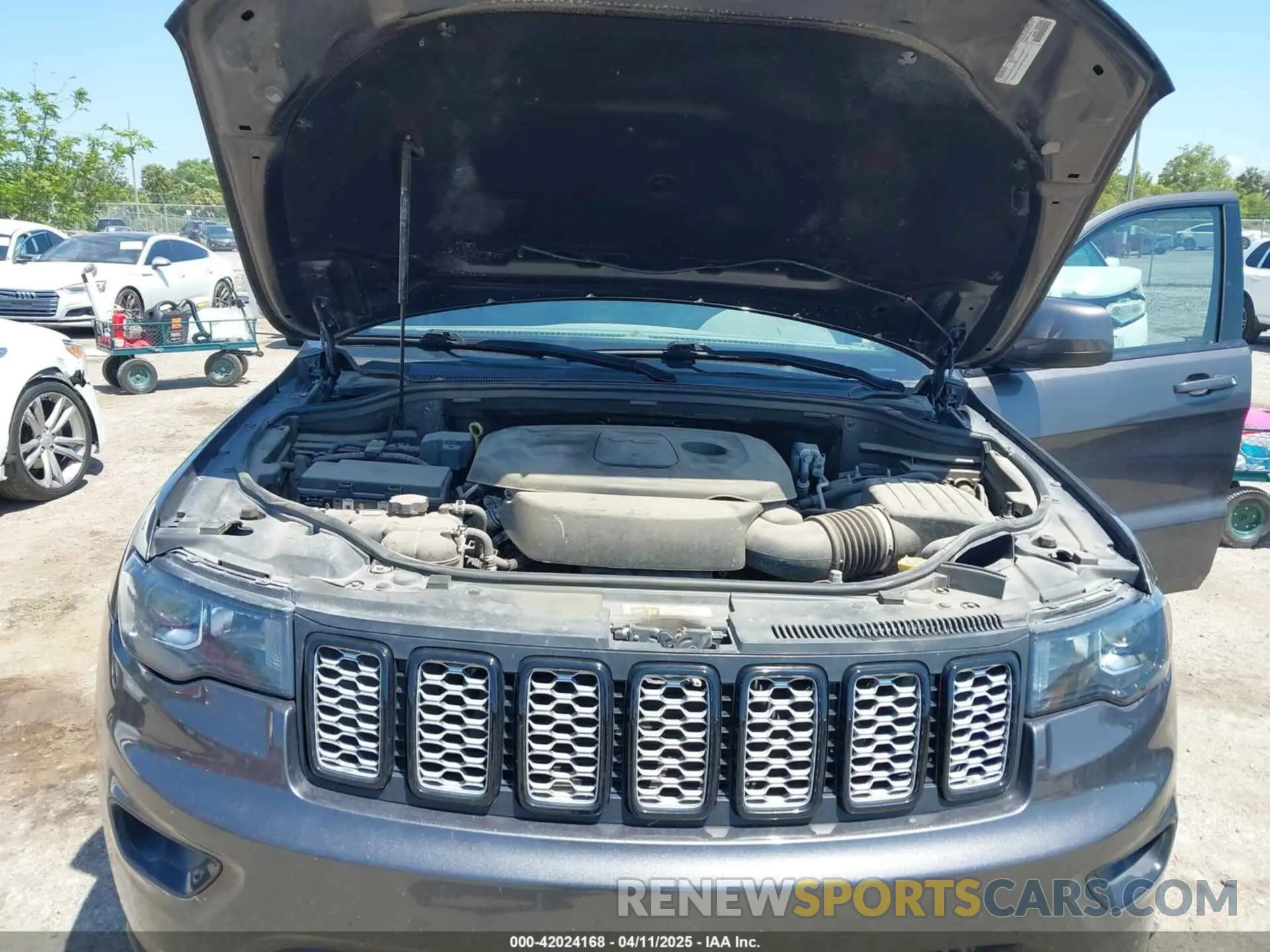 10 Photograph of a damaged car 1C4RJEAG3LC429536 JEEP GRAND CHEROKEE 2020