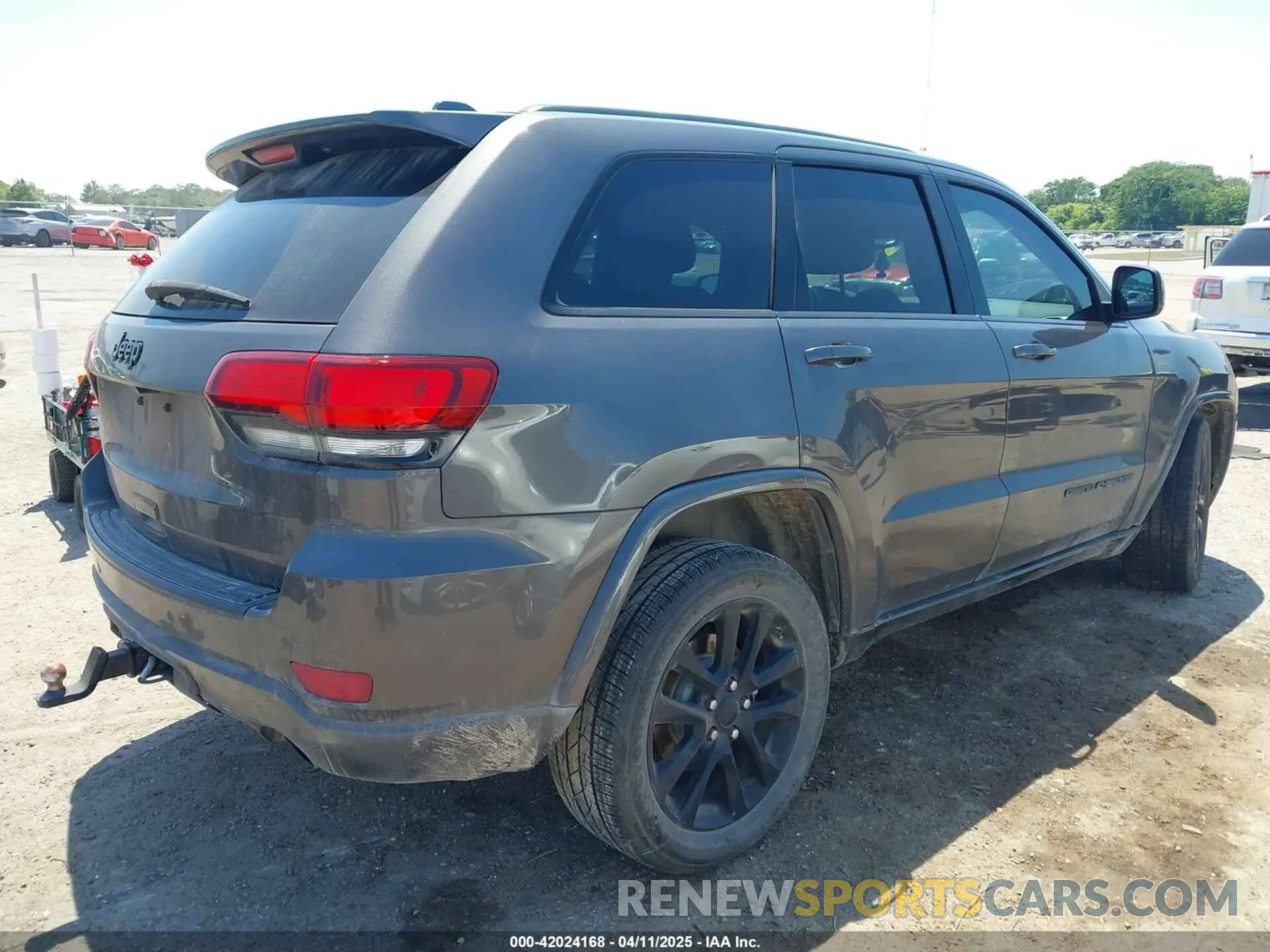 4 Photograph of a damaged car 1C4RJEAG3LC429536 JEEP GRAND CHEROKEE 2020