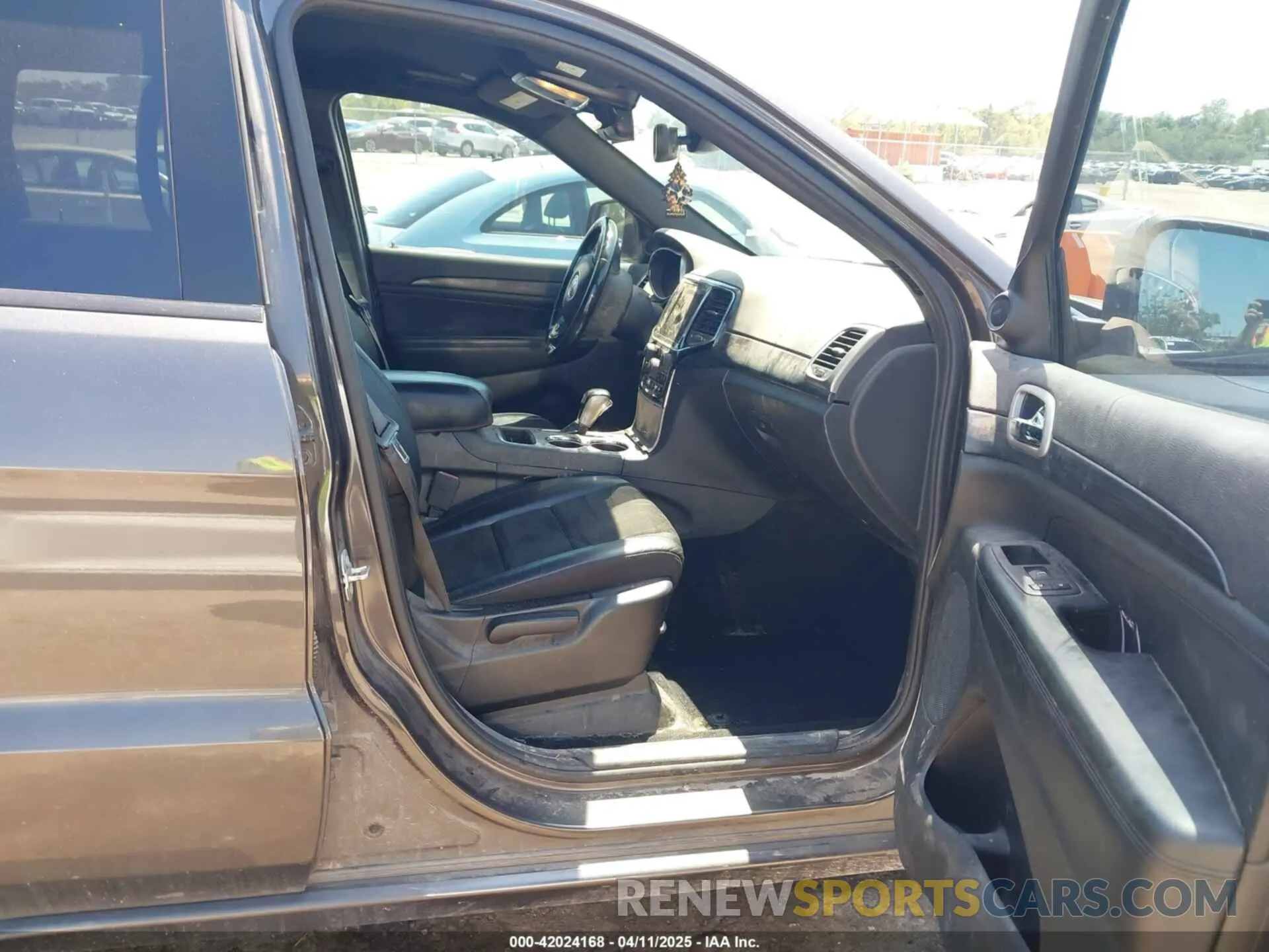5 Photograph of a damaged car 1C4RJEAG3LC429536 JEEP GRAND CHEROKEE 2020