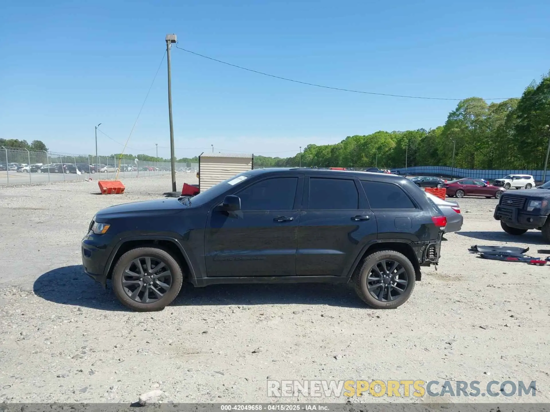 15 Photograph of a damaged car 1C4RJEAG4LC364583 JEEP GRAND CHEROKEE 2020