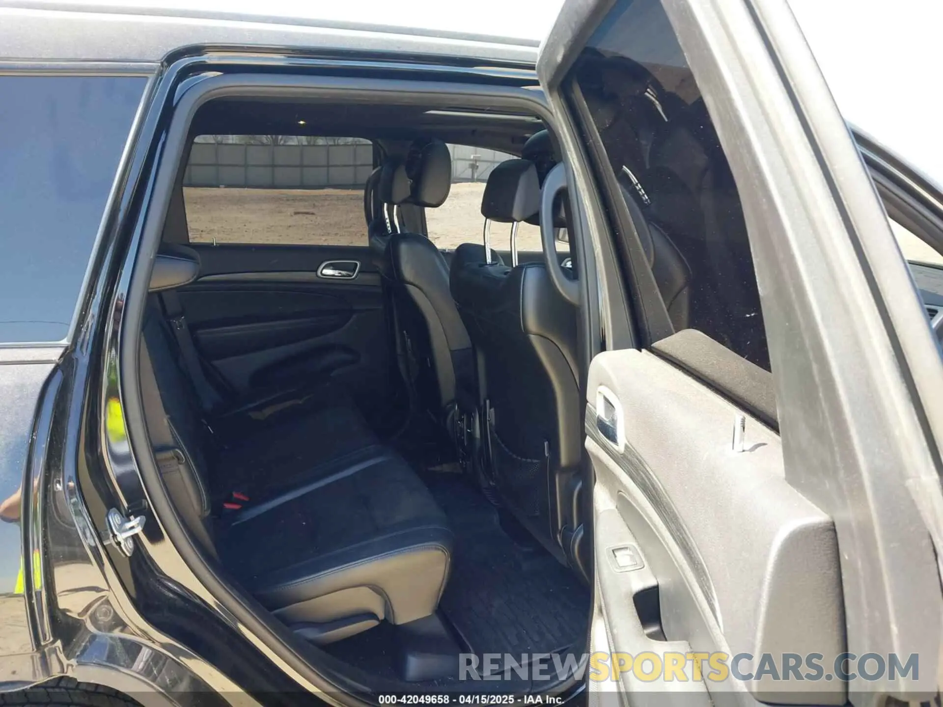 8 Photograph of a damaged car 1C4RJEAG4LC364583 JEEP GRAND CHEROKEE 2020