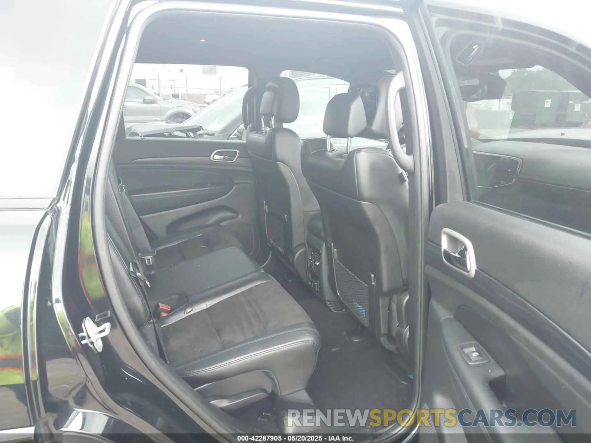 8 Photograph of a damaged car 1C4RJEAG4LC439542 JEEP GRAND CHEROKEE 2020