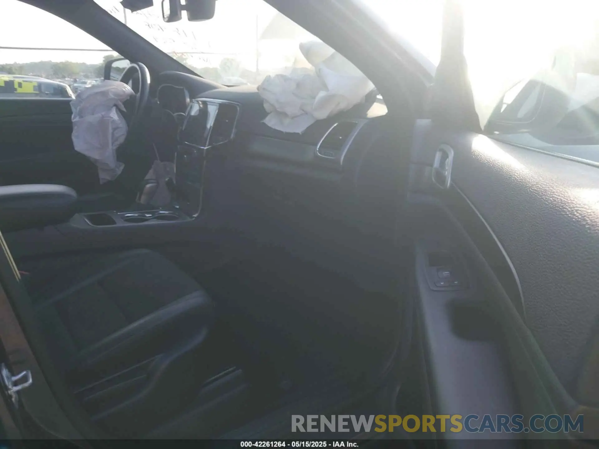 5 Photograph of a damaged car 1C4RJEAG6LC118408 JEEP GRAND CHEROKEE 2020