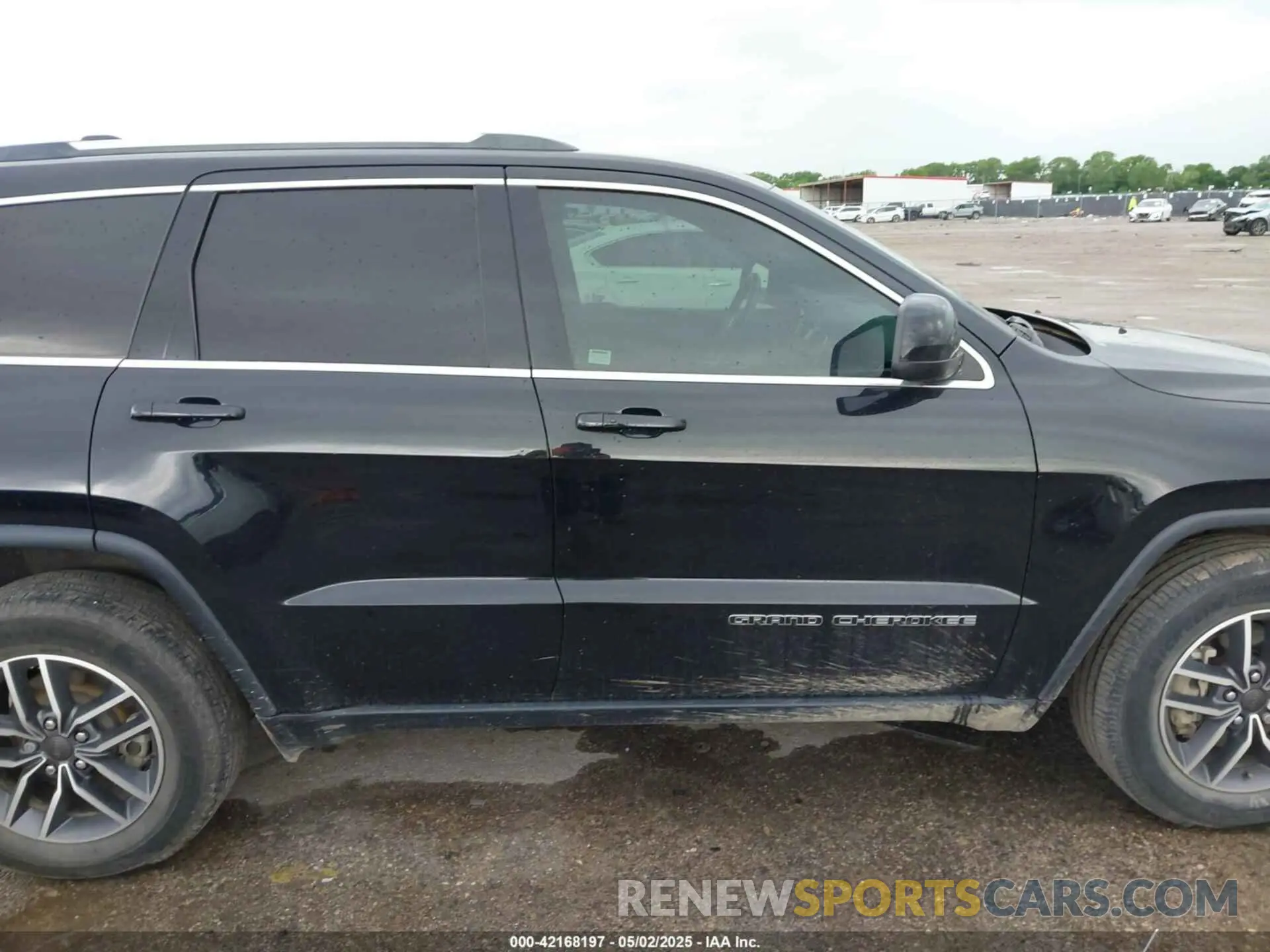 13 Photograph of a damaged car 1C4RJEAG6LC429367 JEEP GRAND CHEROKEE 2020