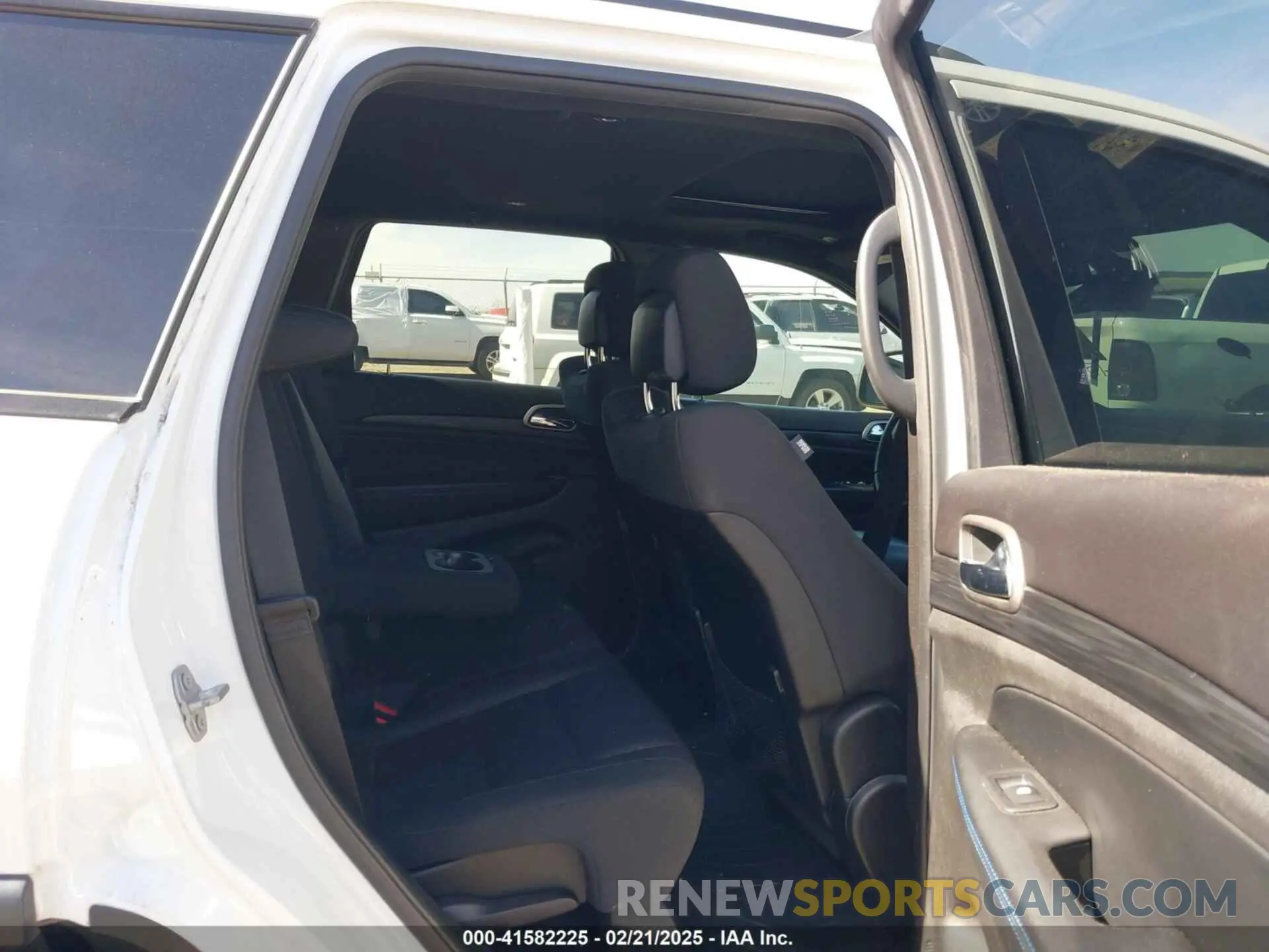 8 Photograph of a damaged car 1C4RJEAG8LC153001 JEEP GRAND CHEROKEE 2020