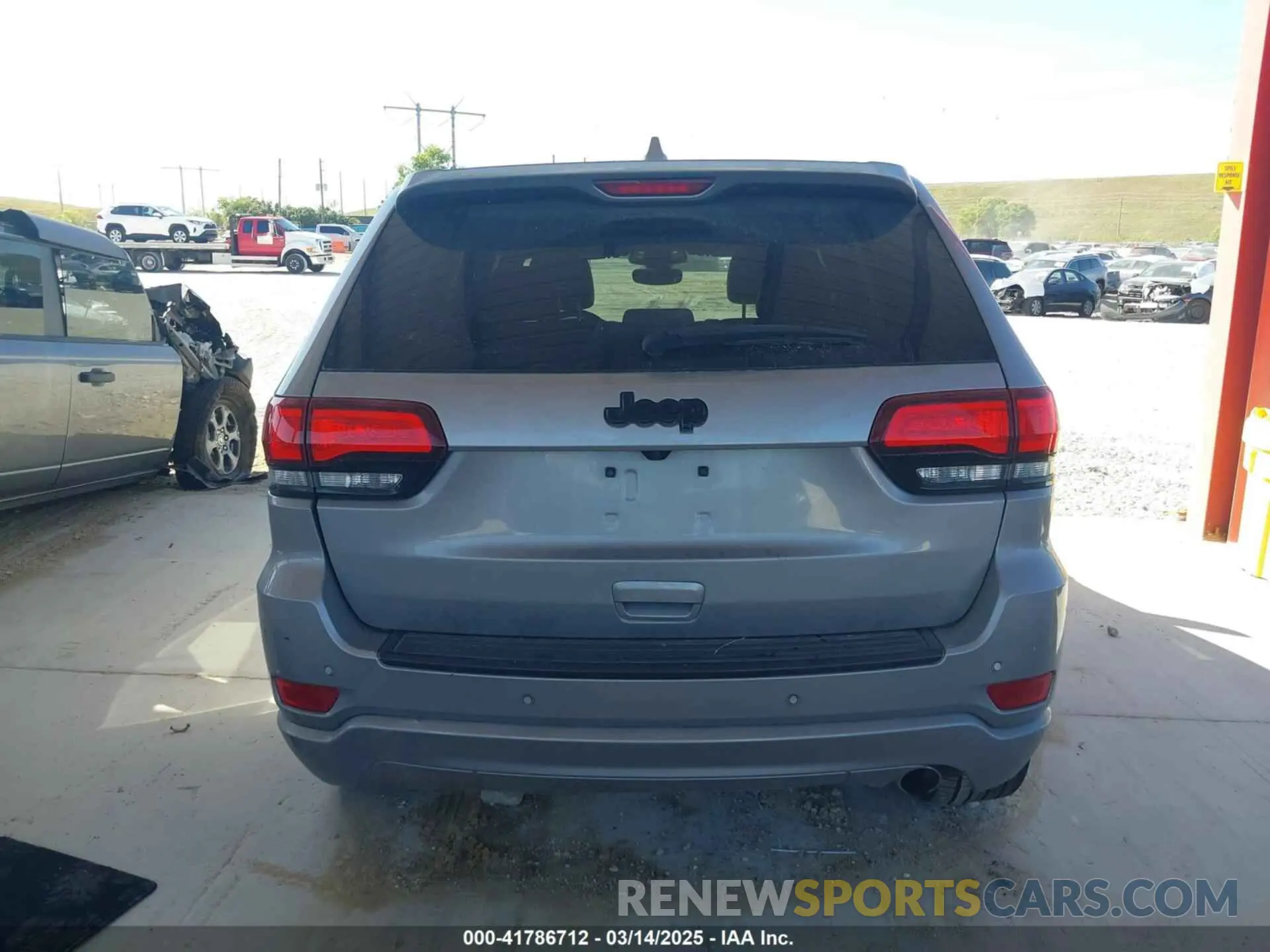 17 Photograph of a damaged car 1C4RJEAG8LC203377 JEEP GRAND CHEROKEE 2020