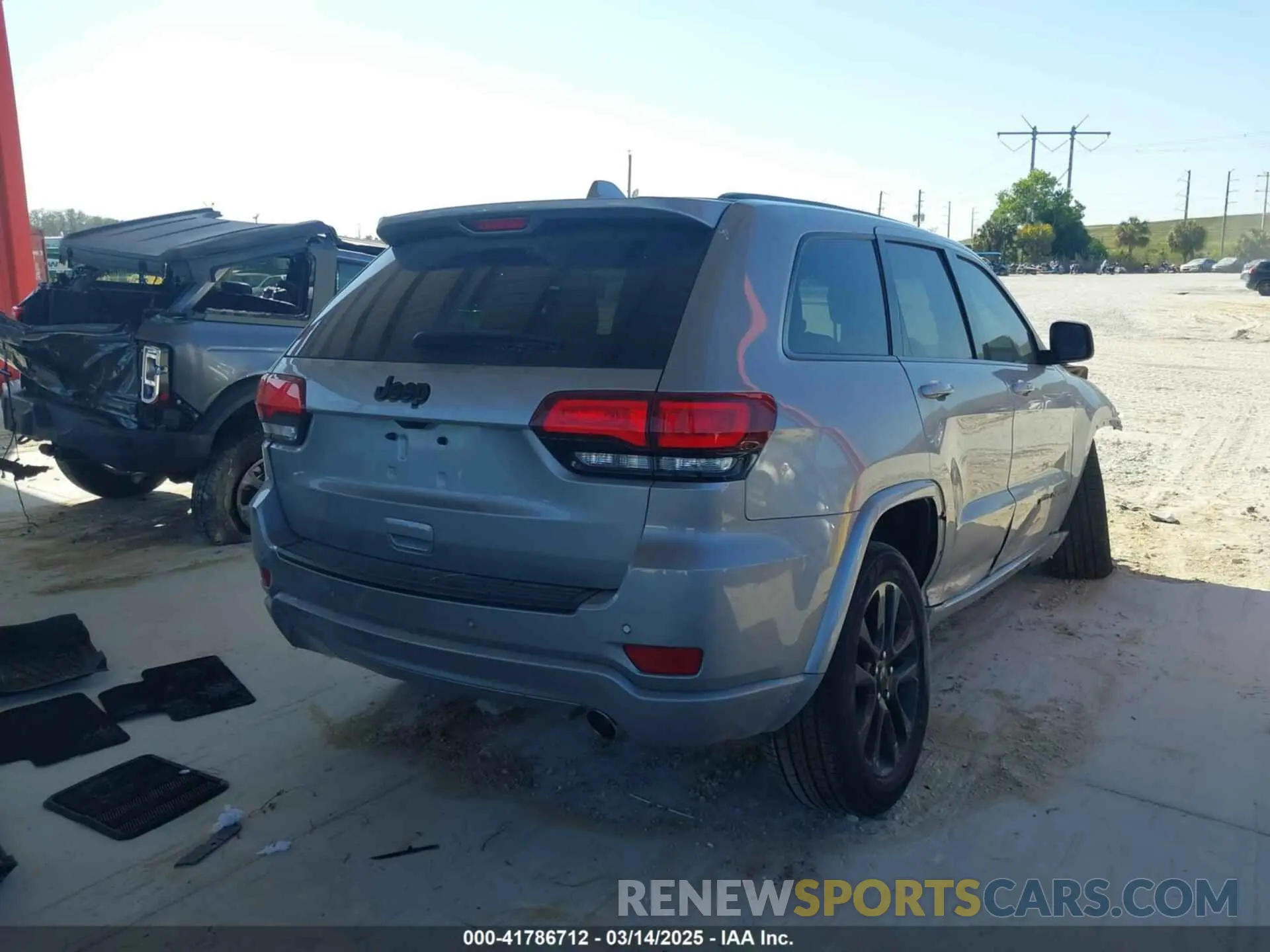 4 Photograph of a damaged car 1C4RJEAG8LC203377 JEEP GRAND CHEROKEE 2020