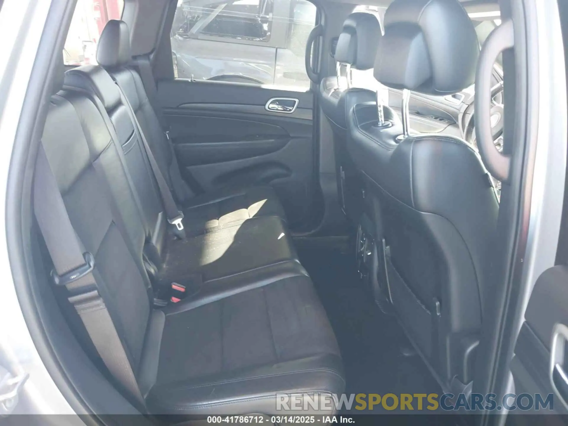 8 Photograph of a damaged car 1C4RJEAG8LC203377 JEEP GRAND CHEROKEE 2020