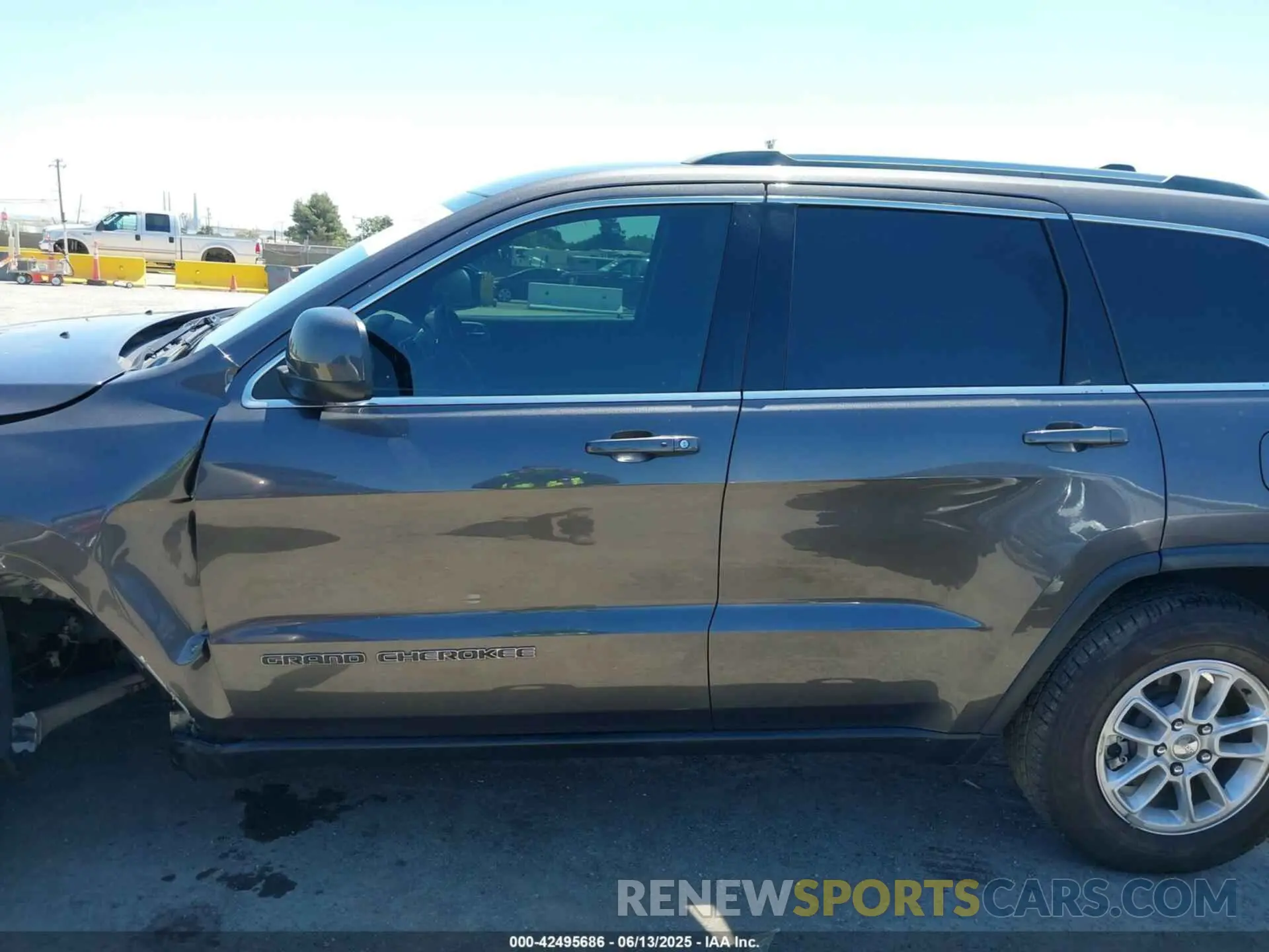 14 Photograph of a damaged car 1C4RJEAG8LC373481 JEEP GRAND CHEROKEE 2020