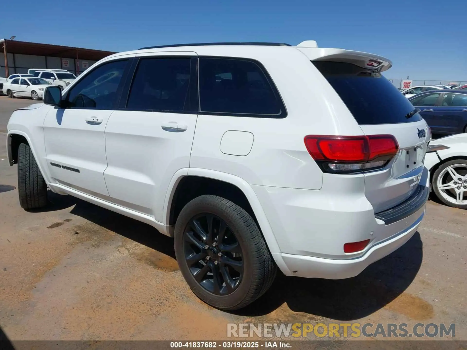 15 Photograph of a damaged car 1C4RJEAG9LC364952 JEEP GRAND CHEROKEE 2020