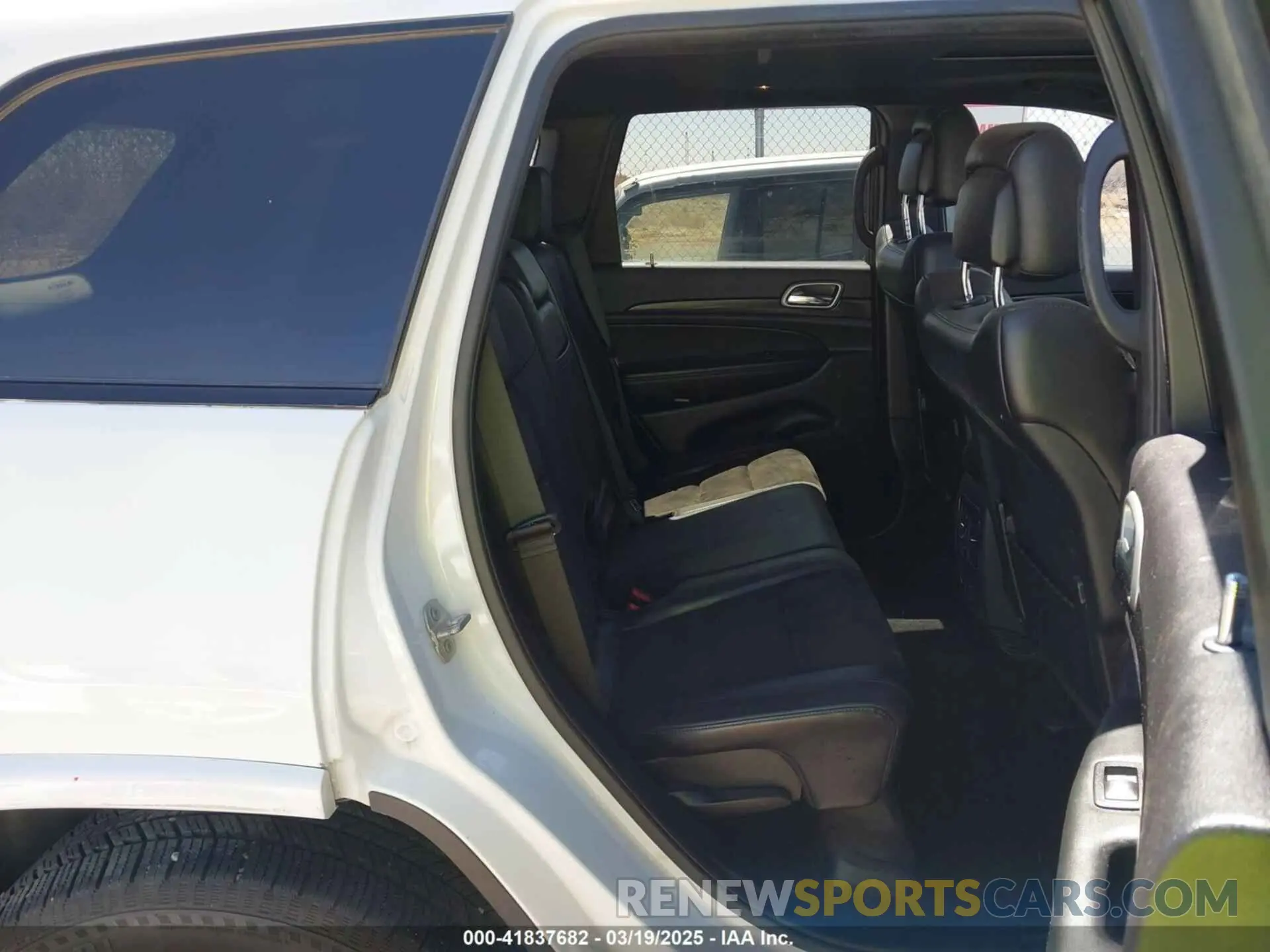 8 Photograph of a damaged car 1C4RJEAG9LC364952 JEEP GRAND CHEROKEE 2020