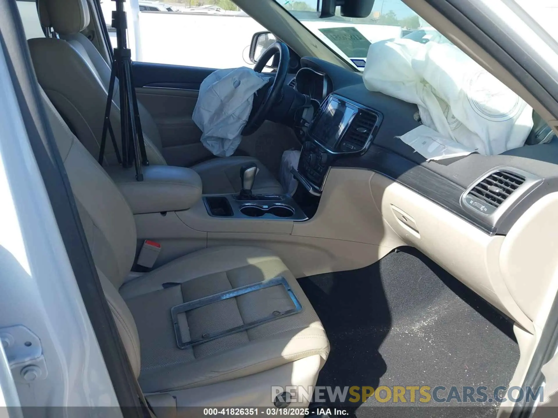 5 Photograph of a damaged car 1C4RJEBG0LC252068 JEEP GRAND CHEROKEE 2020