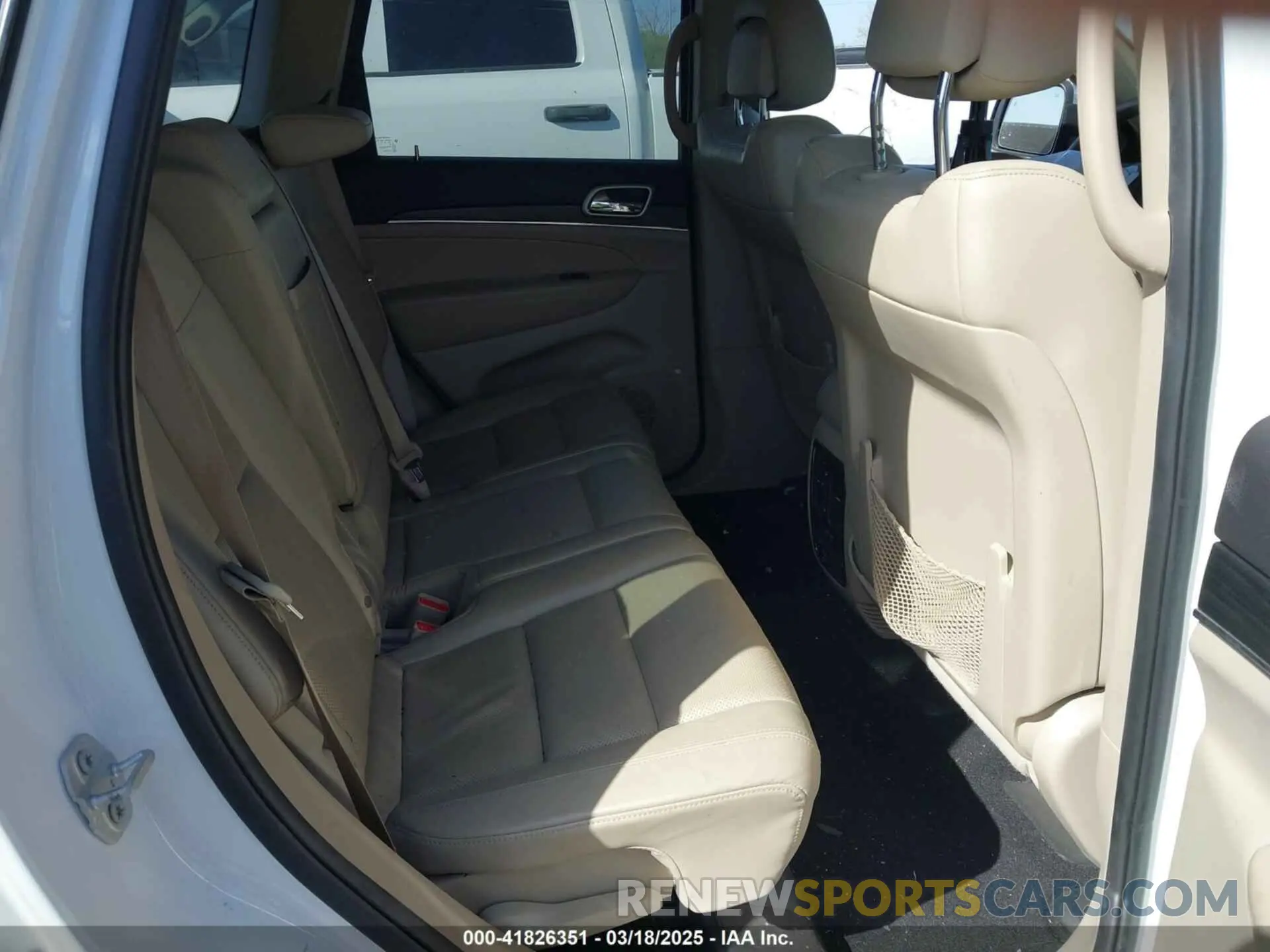 8 Photograph of a damaged car 1C4RJEBG0LC252068 JEEP GRAND CHEROKEE 2020