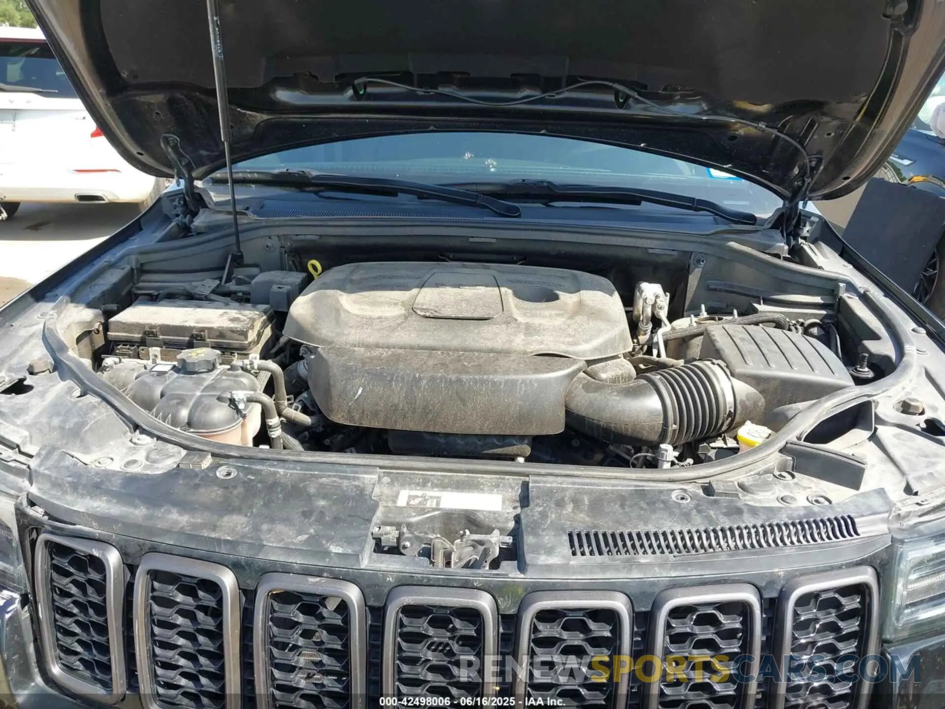 10 Photograph of a damaged car 1C4RJEBG1LC328977 JEEP GRAND CHEROKEE 2020